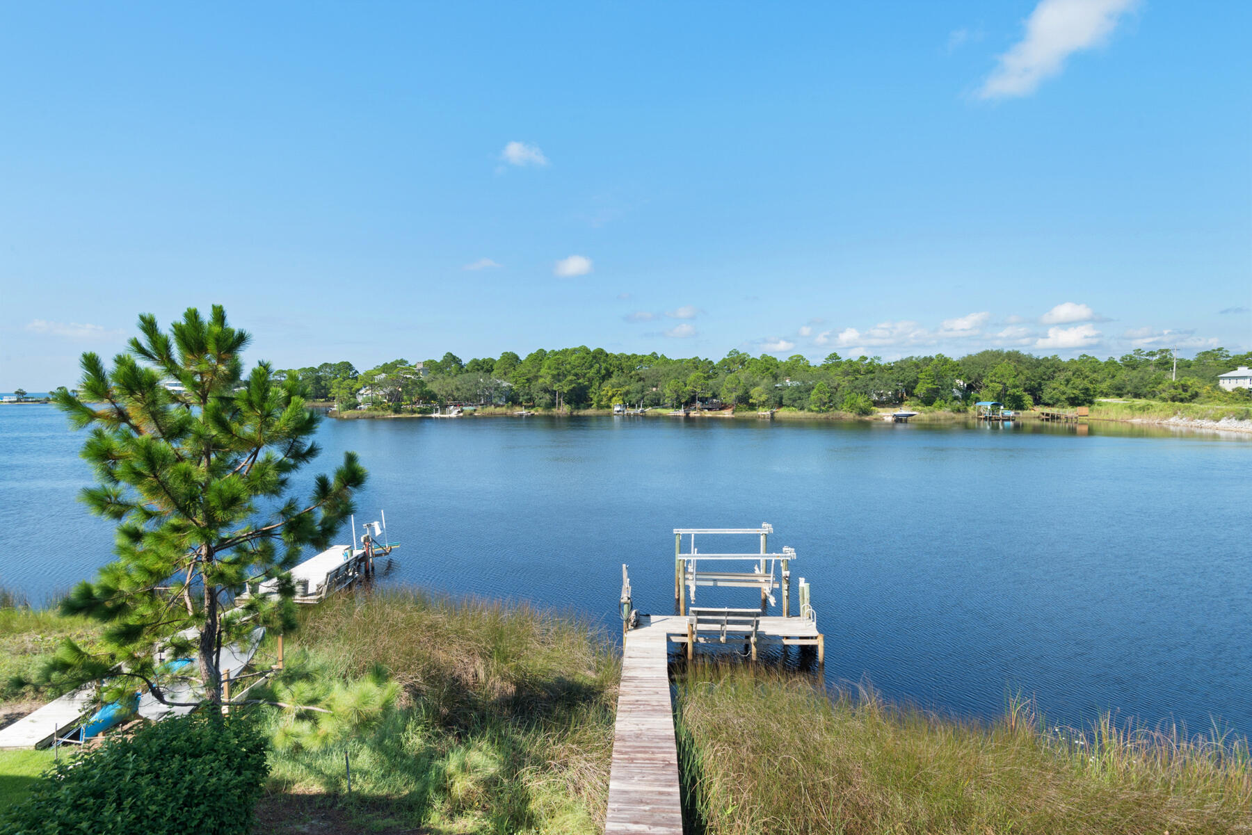 LAKEWOOD POINTE ESTATES - Residential