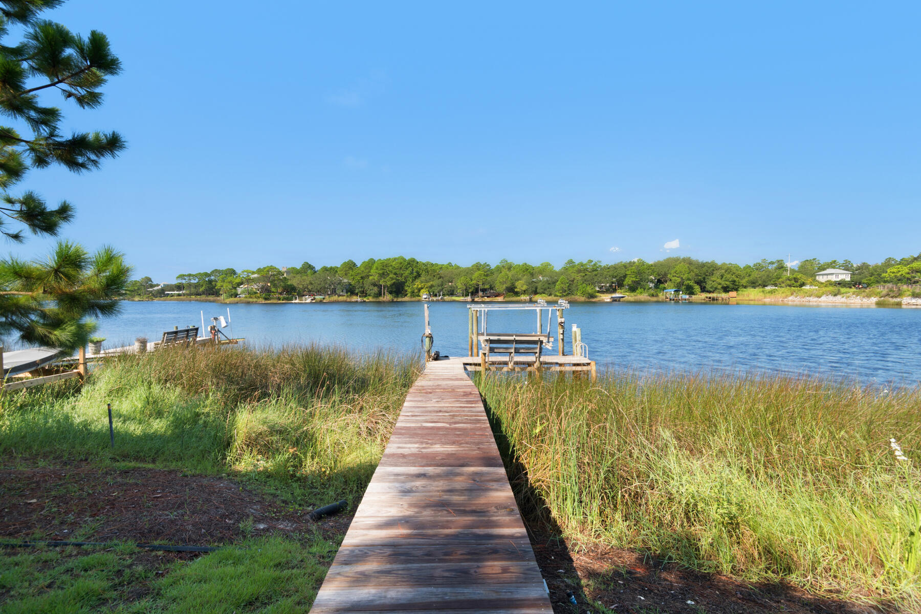 LAKEWOOD POINTE ESTATES - Residential