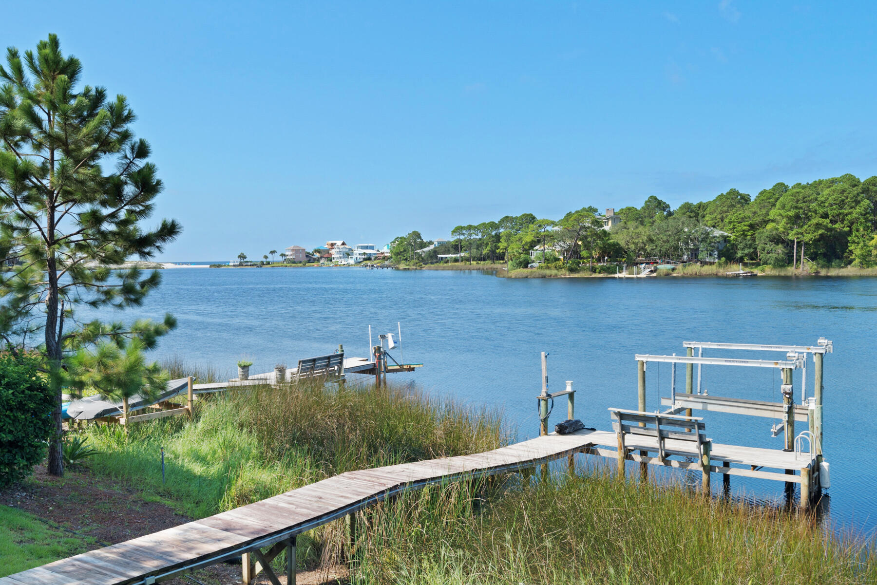 LAKEWOOD POINTE ESTATES - Residential