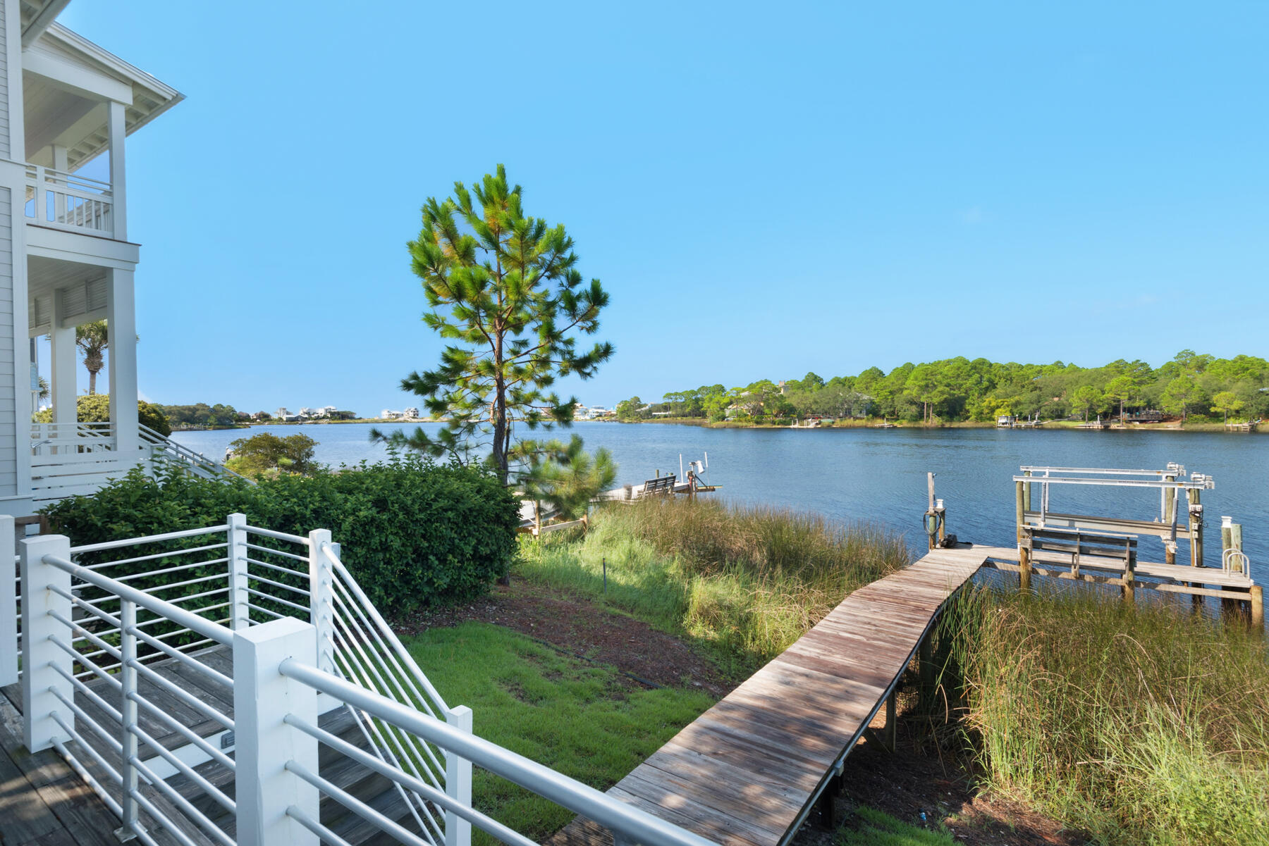LAKEWOOD POINTE ESTATES - Residential