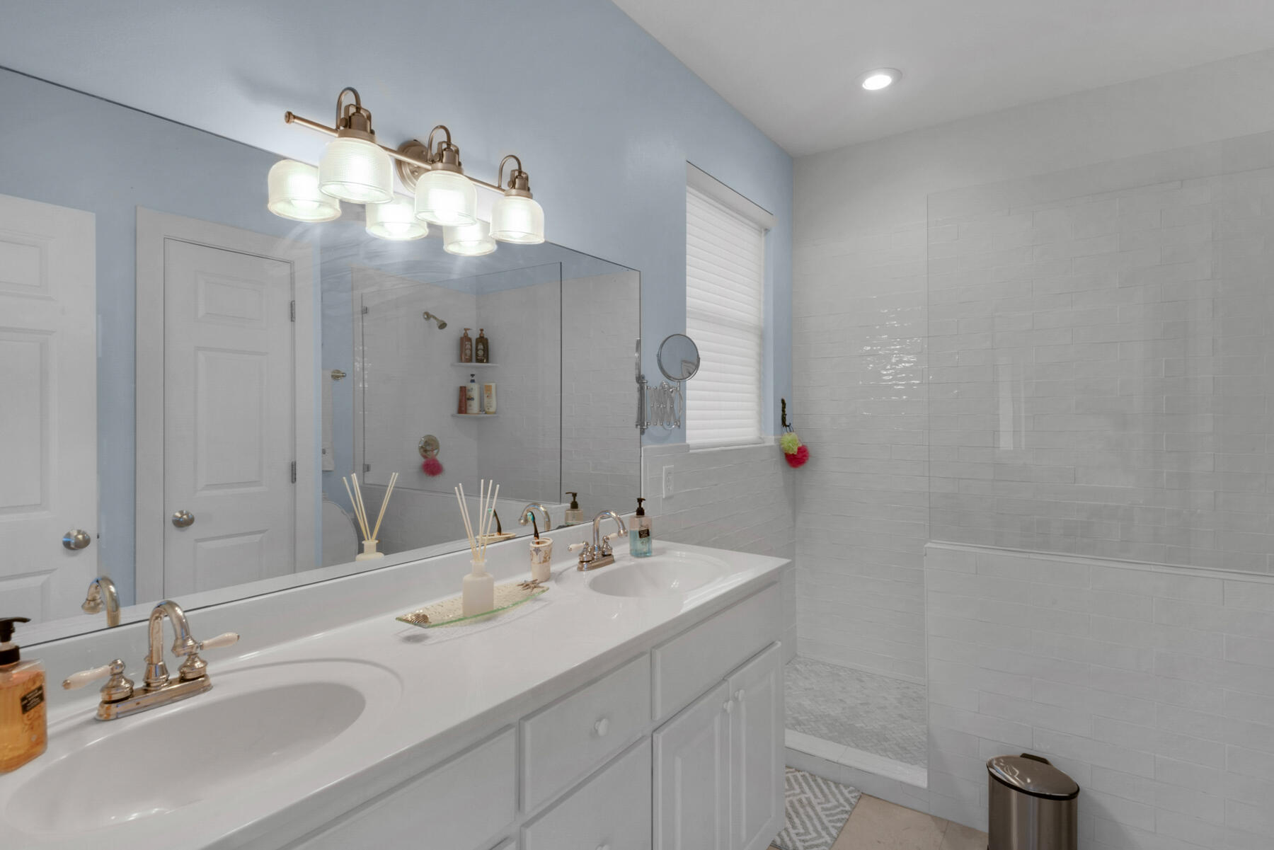 LAKEWOOD POINTE ESTATES - Residential