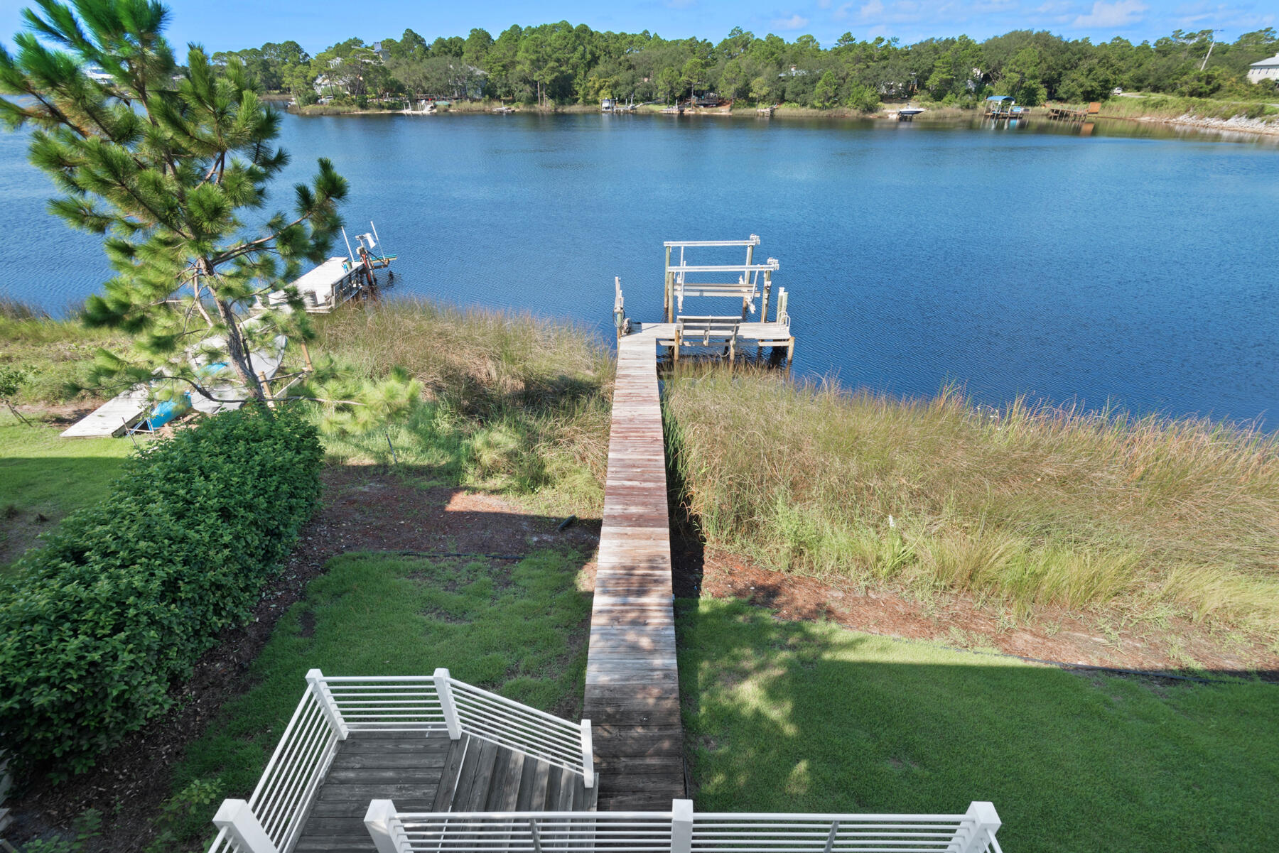 LAKEWOOD POINTE ESTATES - Residential
