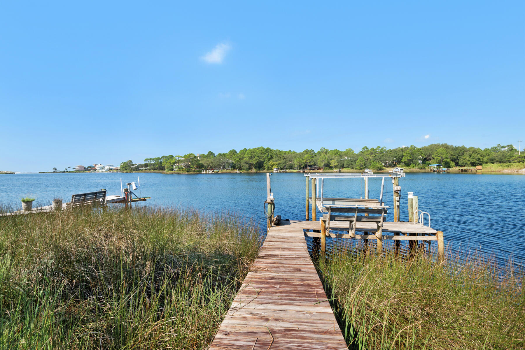 LAKEWOOD POINTE ESTATES - Residential