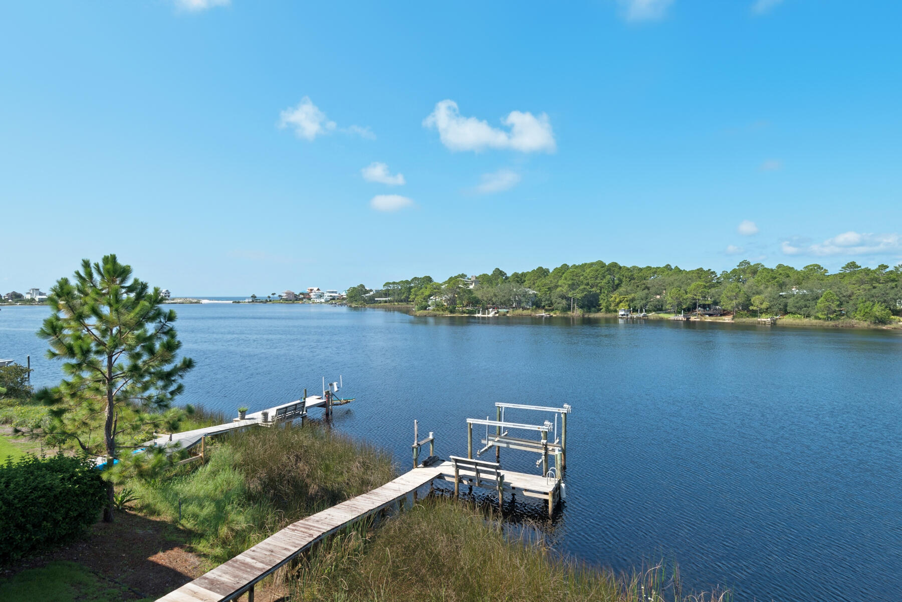 LAKEWOOD POINTE ESTATES - Residential