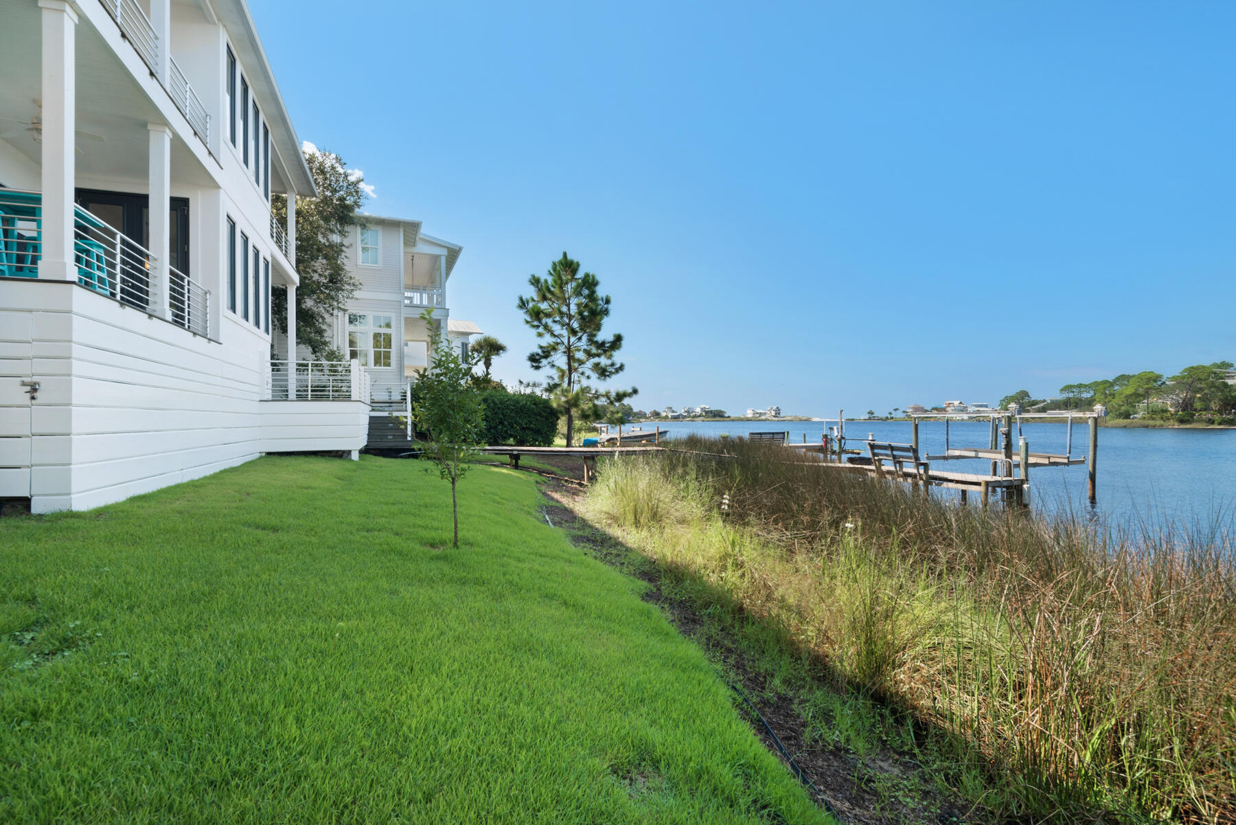 LAKEWOOD POINTE ESTATES - Residential