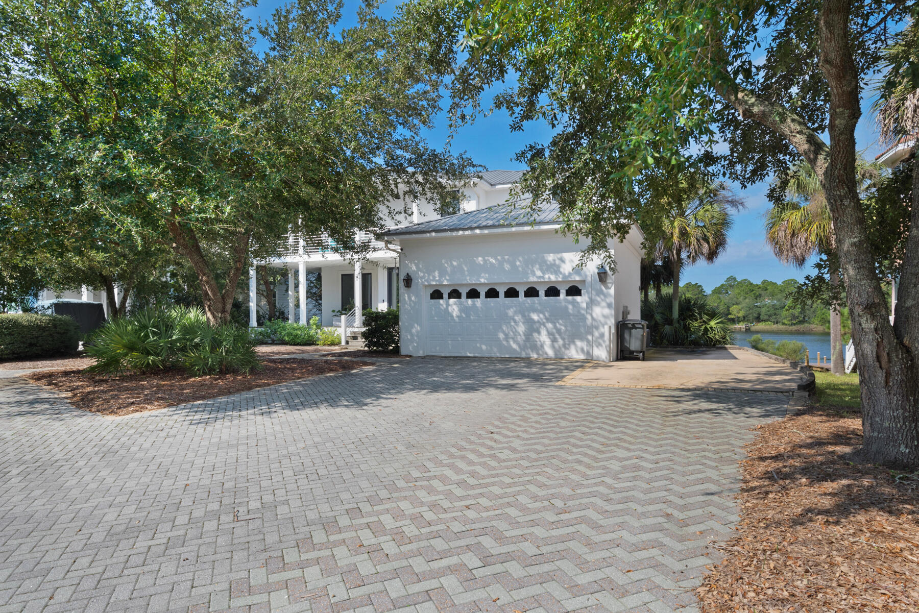 LAKEWOOD POINTE ESTATES - Residential