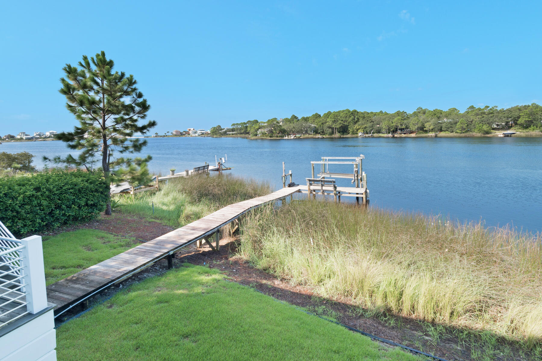 LAKEWOOD POINTE ESTATES - Residential