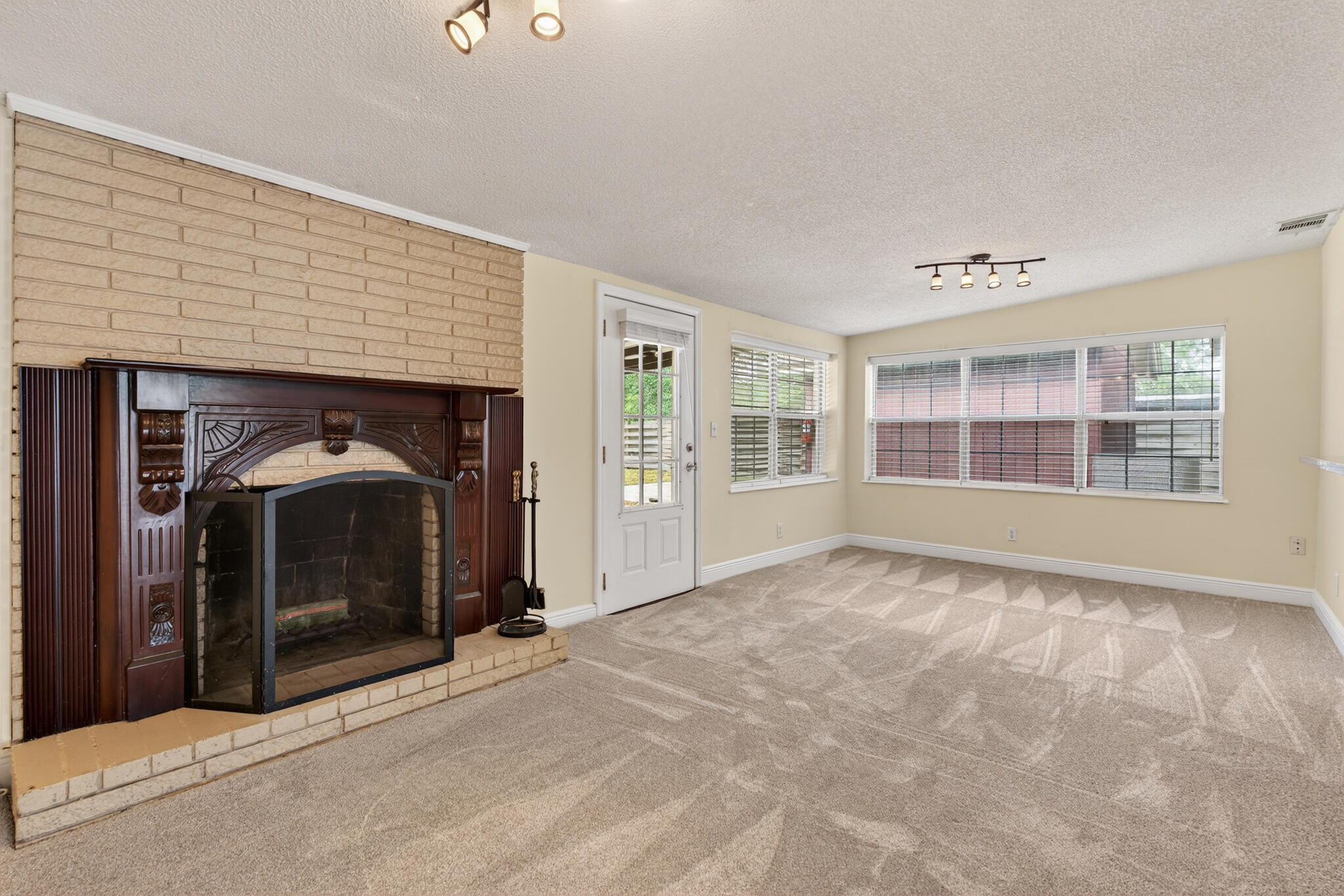 ELLIOTTS POINT 7TH ADDN - Residential