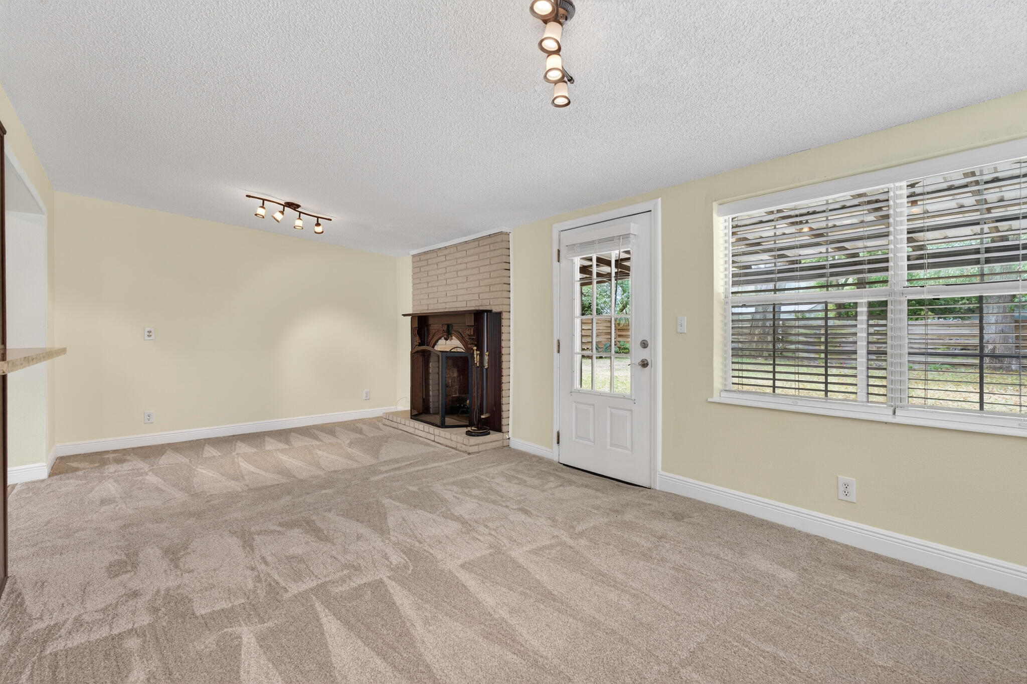 ELLIOTTS POINT 7TH ADDN - Residential