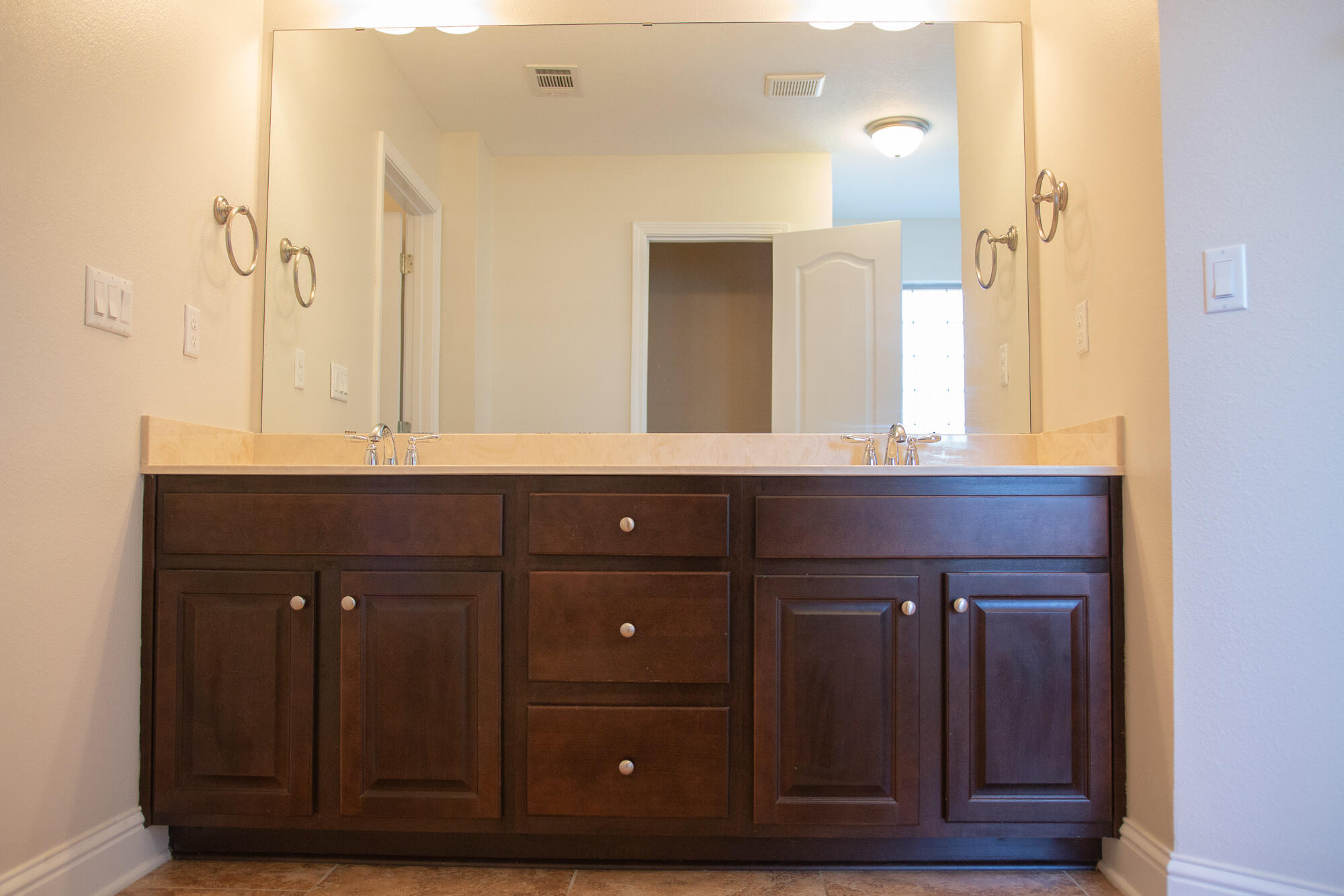 BROOKE ESTATES PH II - Residential Lease