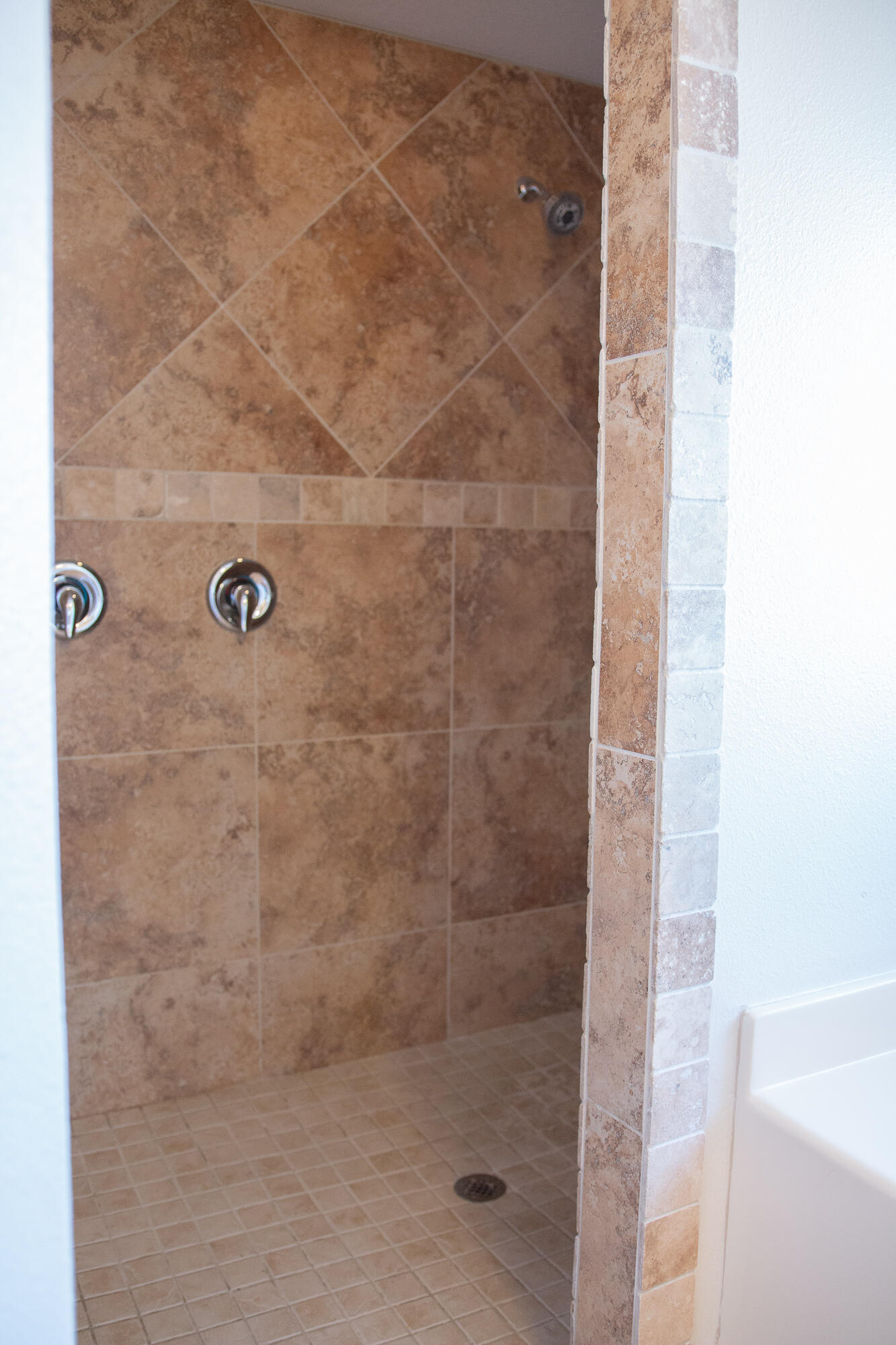 BROOKE ESTATES PH II - Residential Lease