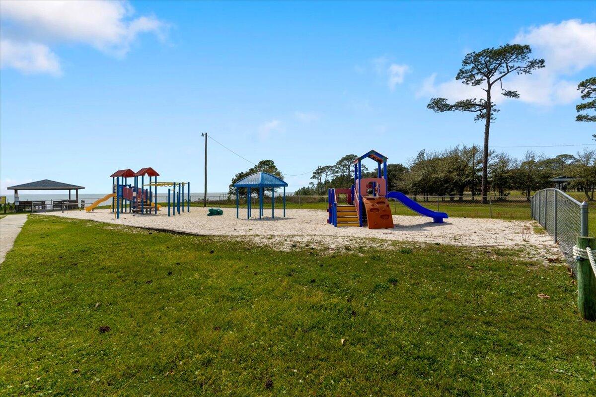 HOLLEY BY THE SEA - Residential