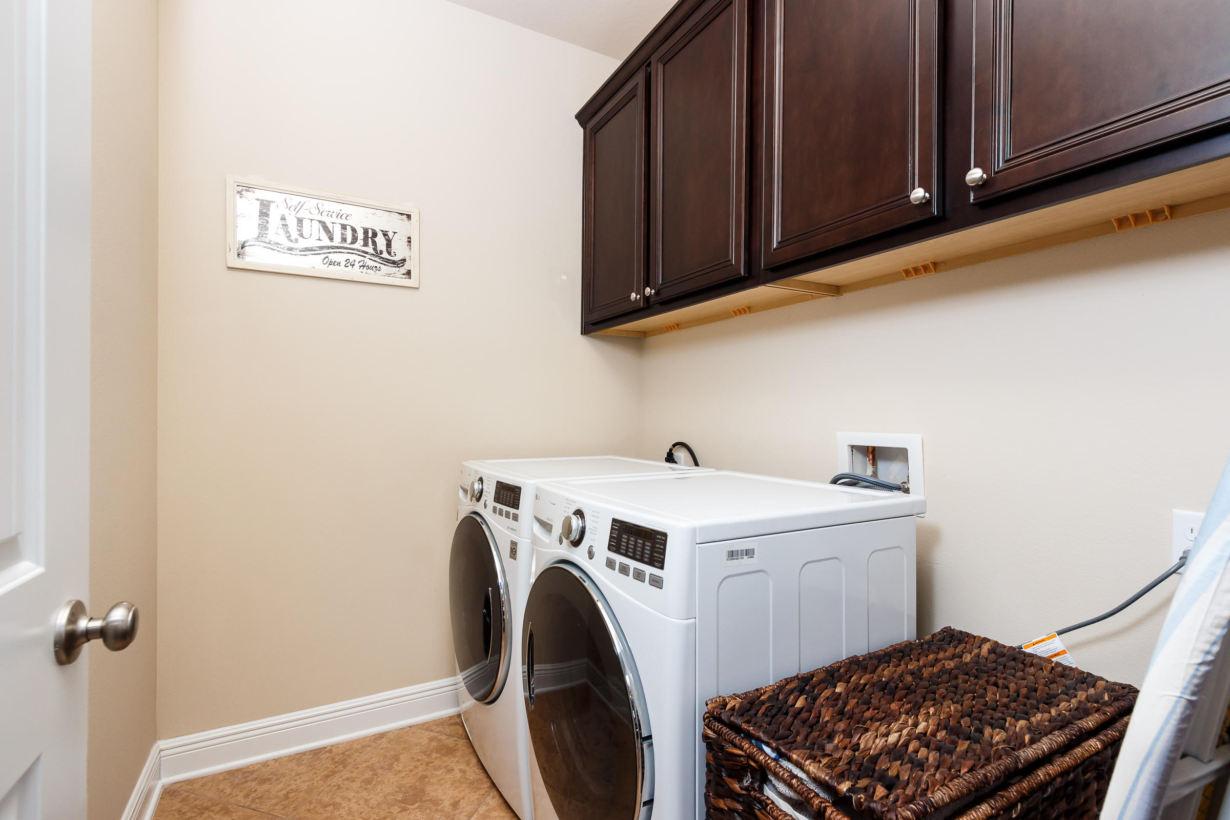 BROWNSTONE MANOR - Residential