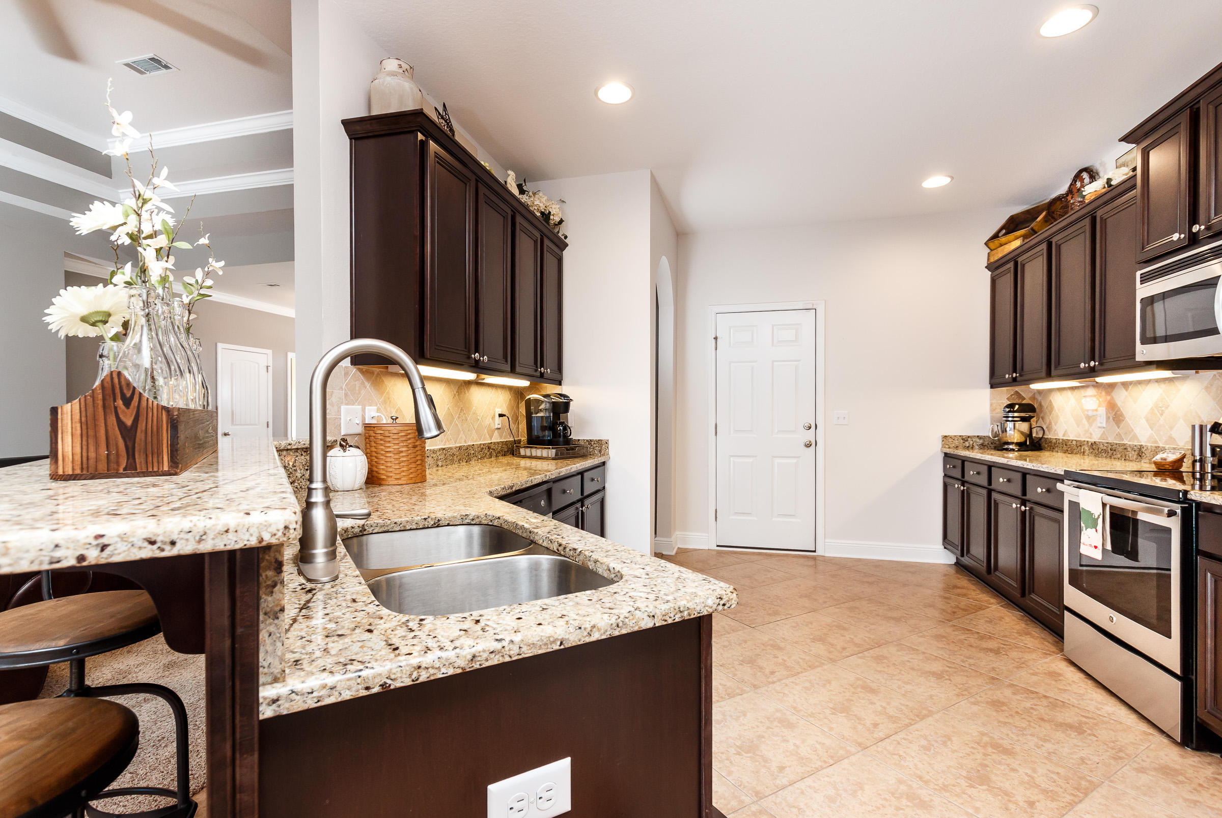 BROWNSTONE MANOR - Residential