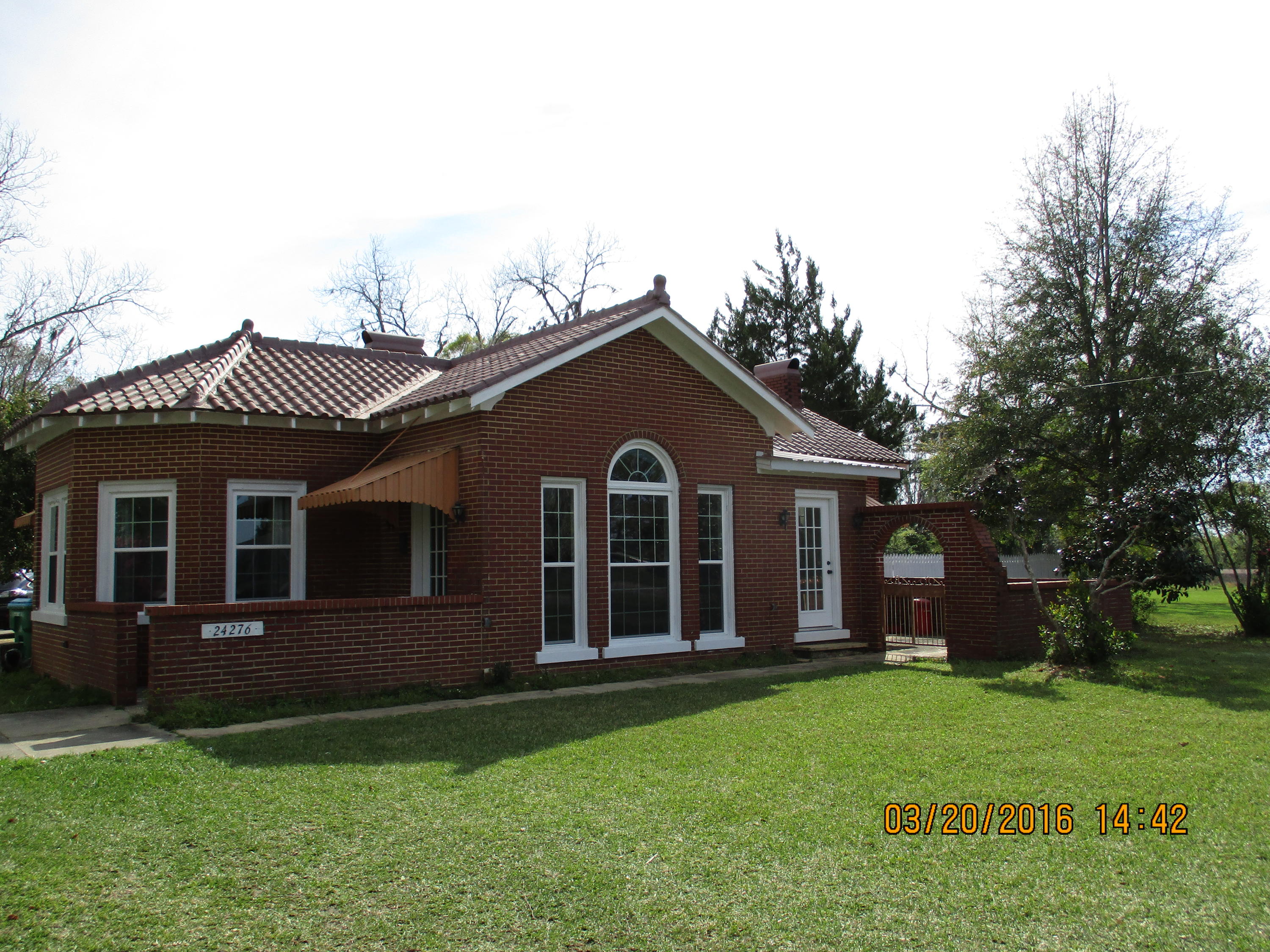 TONS OF ORIGINAL FEATURES REMAIN IN THIS CRAFTSMAN STYLE 1935 HOME. LOCATED IN FLORALA ALABAMA JUST BLOCKS FROM BEAUTIFUL LAKE JACKSON. HOME HAS AMAZING ORIGINAL HARDWOOD FLOORS, LARGE LIVING ROOM AND DINING ROOM. DAY ROOM OFF OF LIVING ROOM, BUILT IN BOOK SHELVES AND CABINETS BY LIVING ROOM FIREPLACE, AMAZING CEILINGS, PLUS GREAT FIREPLACES THROUGHOUT. HOME HAS BEEN PAINTED, ALL ELECTRICAL UPGRADED AS WELL AS ROOF UPGRADES. KITCHEN HAS BEEN TOTALLY REMODLED AS WELL AS BOTH BATHS! HOME IS MOVE IN READY AND INCLUDES A LARGE SIDE LOT, EXTERIOR DECK AND COURTYARD AS WELL LARGE YARD THAT GIVES YOU TONS OF ROOM FOR OUTDOOR ENTERTAINMENT.