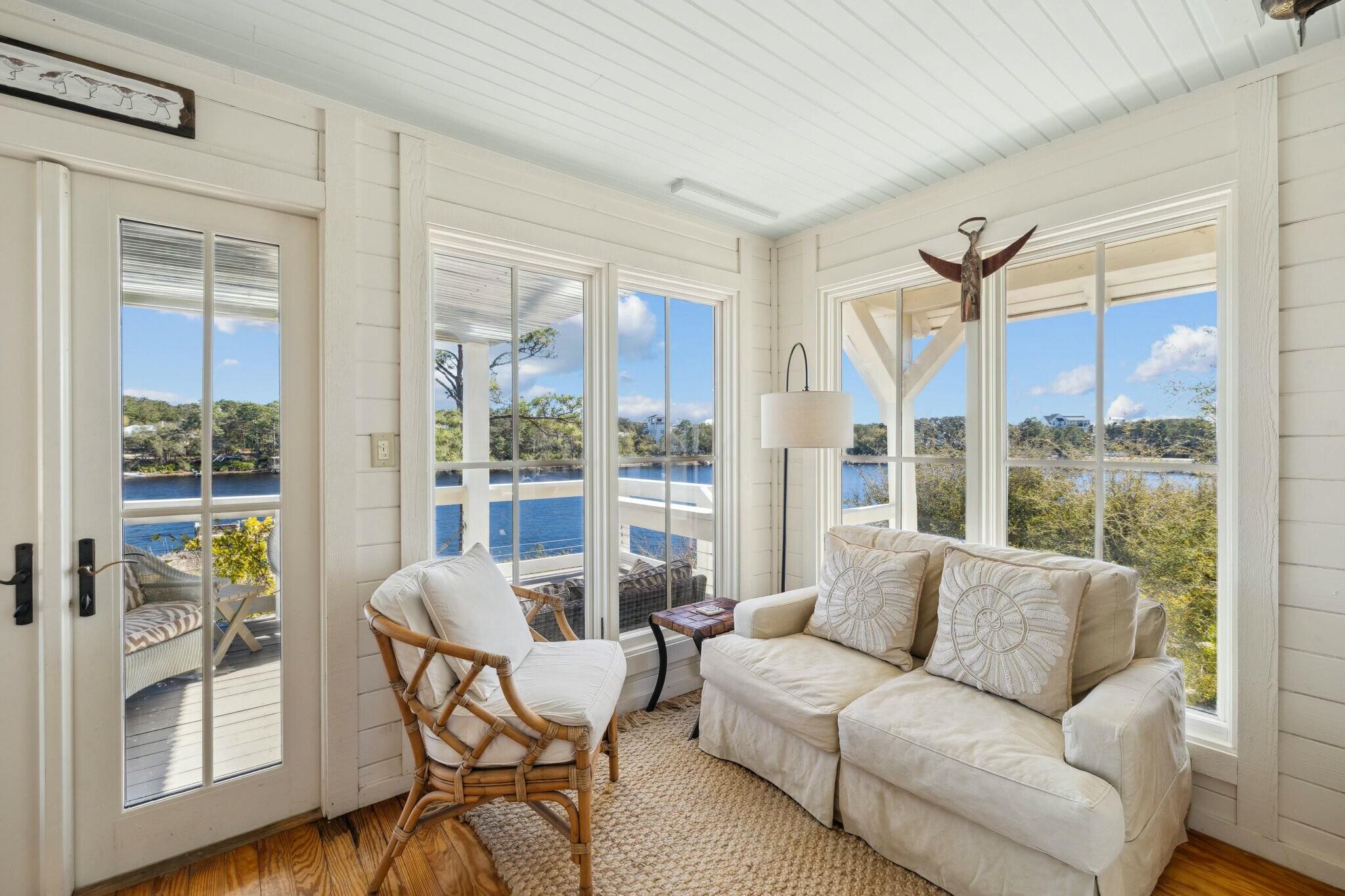 LOT 4 COUNTRY CABINS PHASE II PB 7-19 OR 1050-207 OR 2479-565 OR 2601-2321 OR 2942-4233 - Residential