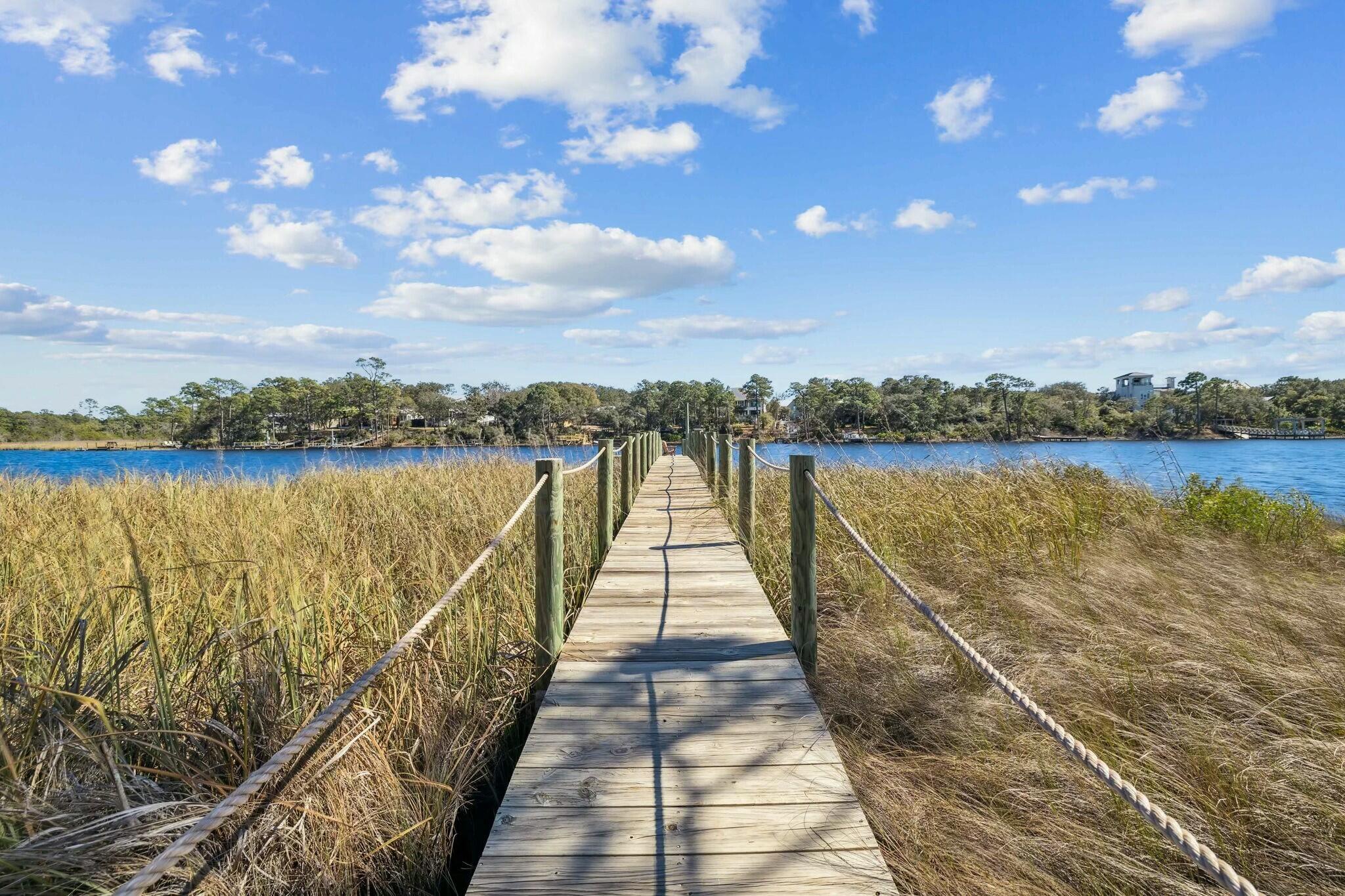 LOT 4 COUNTRY CABINS PHASE II PB 7-19 OR 1050-207 OR 2479-565 OR 2601-2321 OR 2942-4233 - Residential