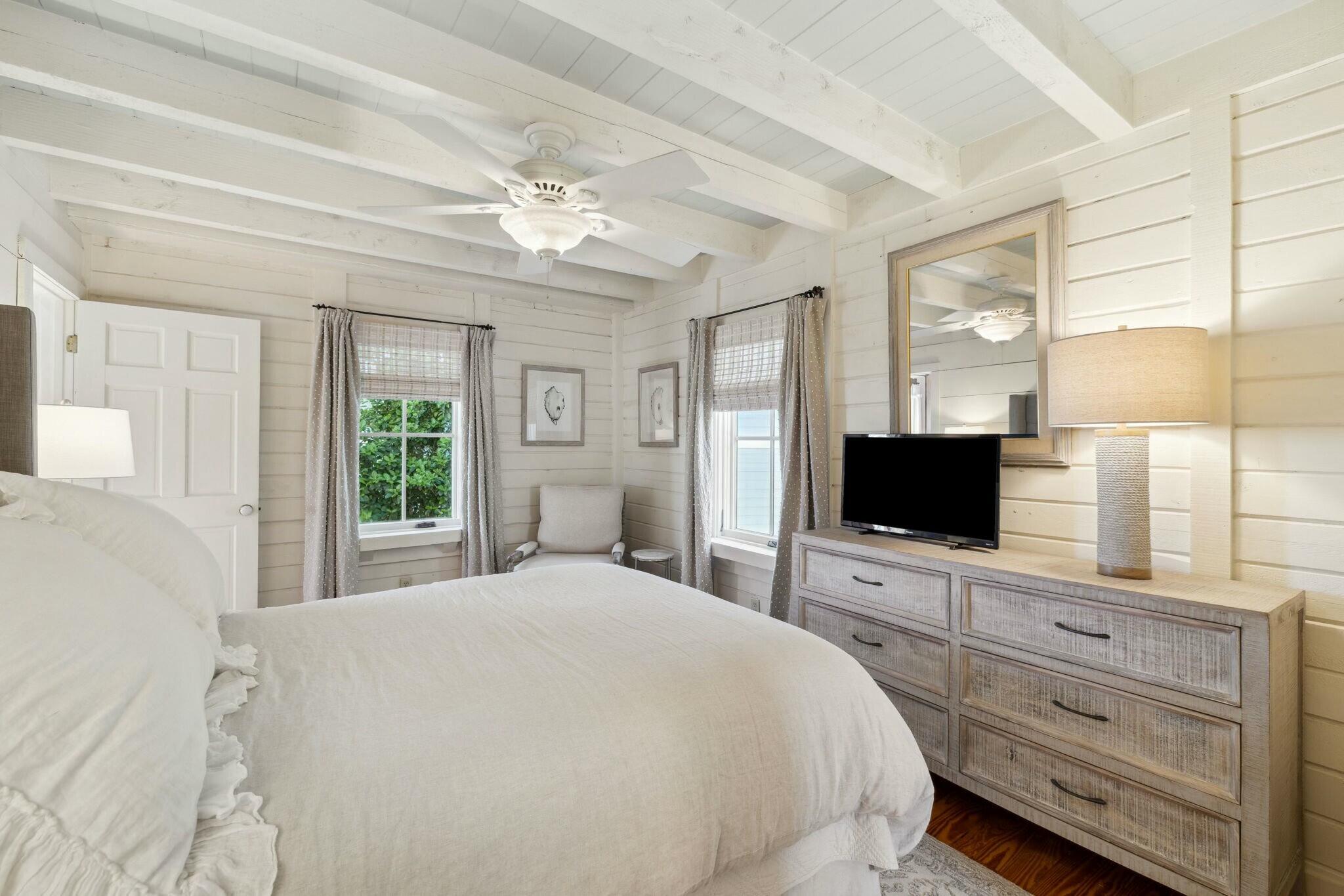 LOT 4 COUNTRY CABINS PHASE II PB 7-19 OR 1050-207 OR 2479-565 OR 2601-2321 OR 2942-4233 - Residential