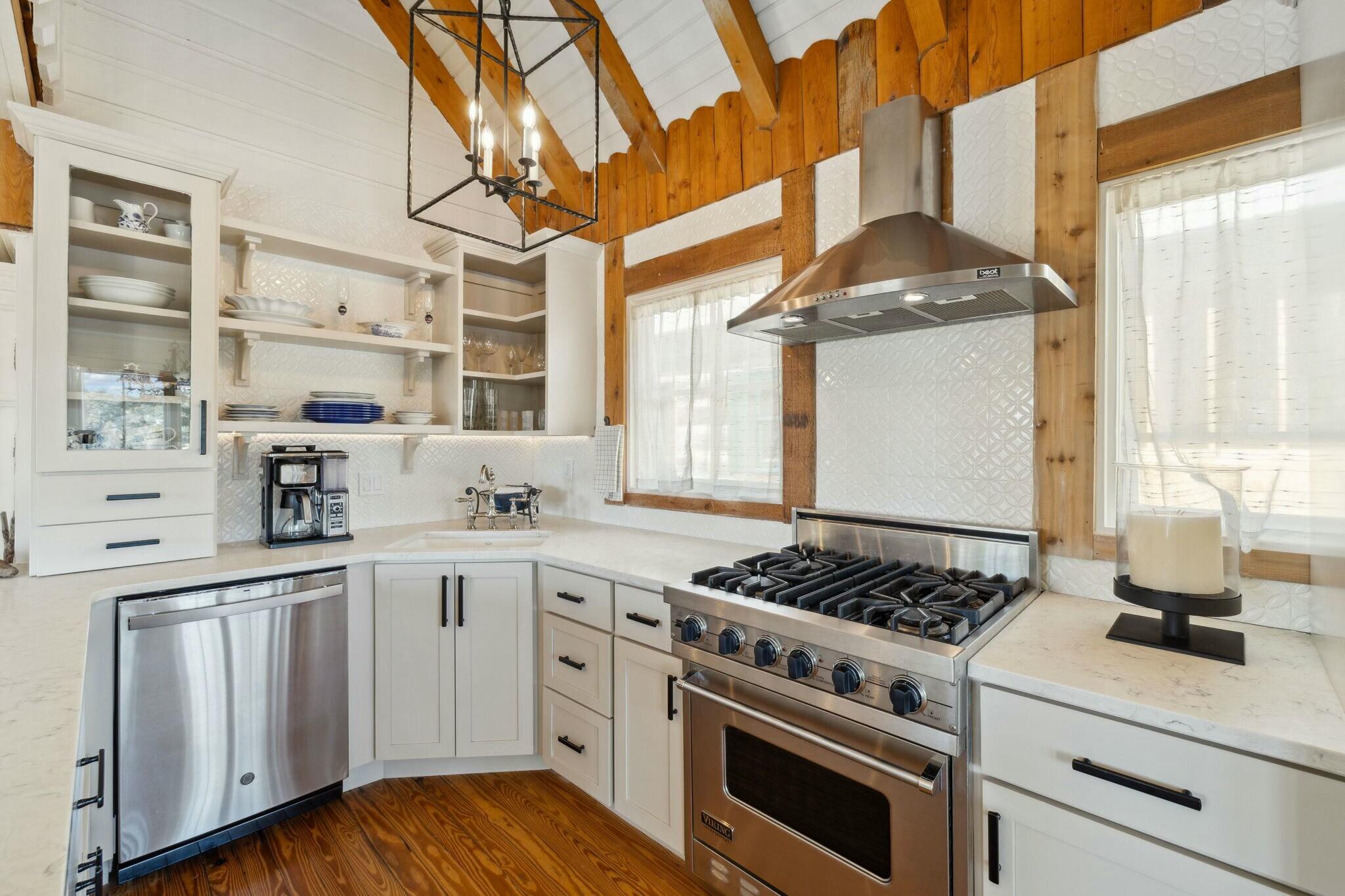 LOT 4 COUNTRY CABINS PHASE II PB 7-19 OR 1050-207 OR 2479-565 OR 2601-2321 OR 2942-4233 - Residential