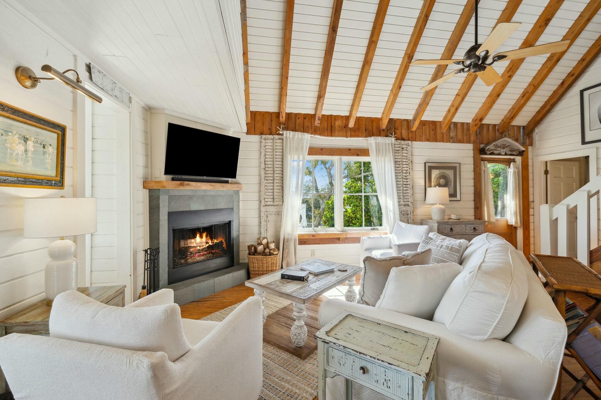 LOT 4 COUNTRY CABINS PHASE II PB 7-19 OR 1050-207 OR 2479-565 OR 2601-2321 OR 2942-4233 - Residential