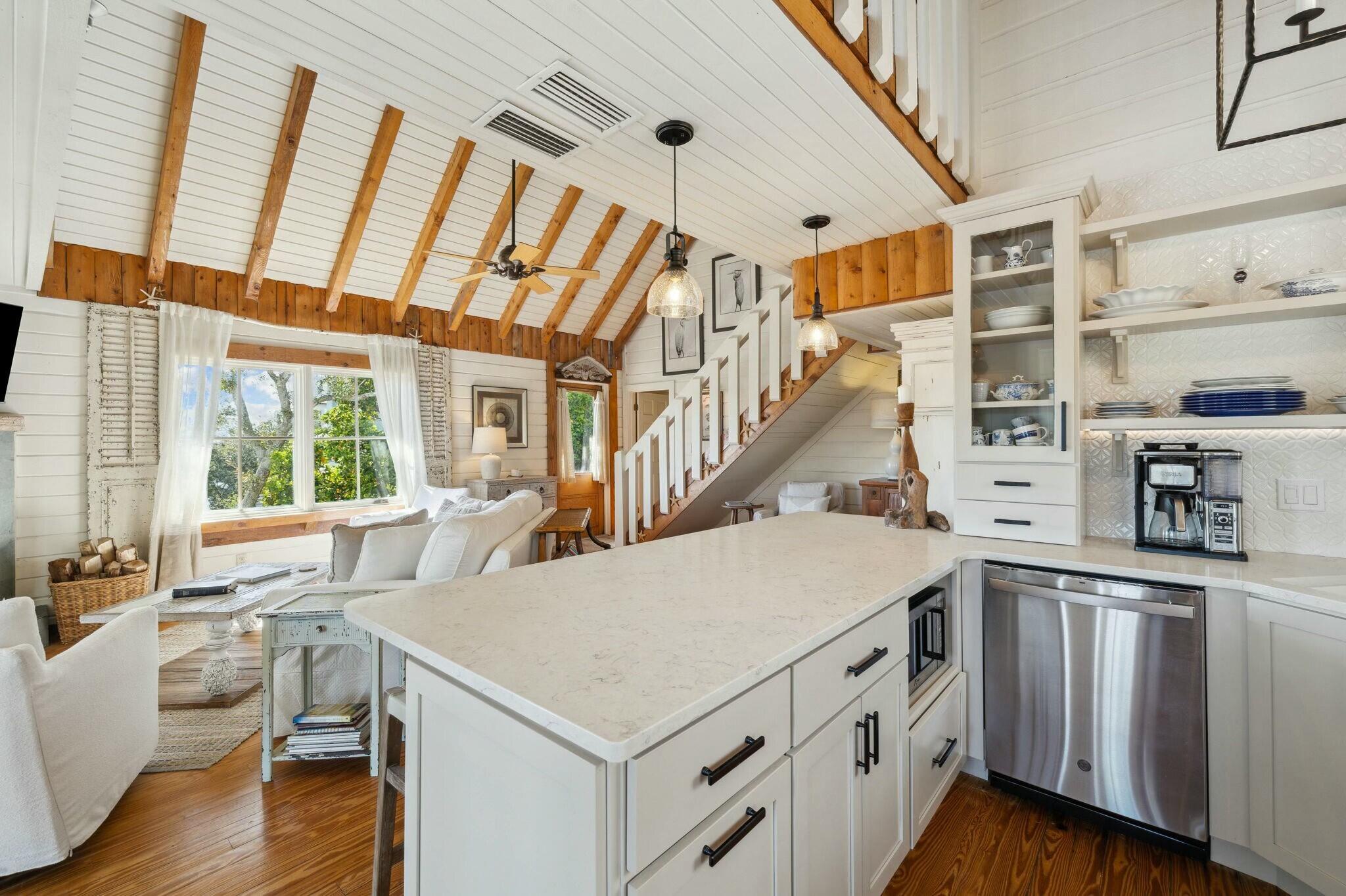 LOT 4 COUNTRY CABINS PHASE II PB 7-19 OR 1050-207 OR 2479-565 OR 2601-2321 OR 2942-4233 - Residential