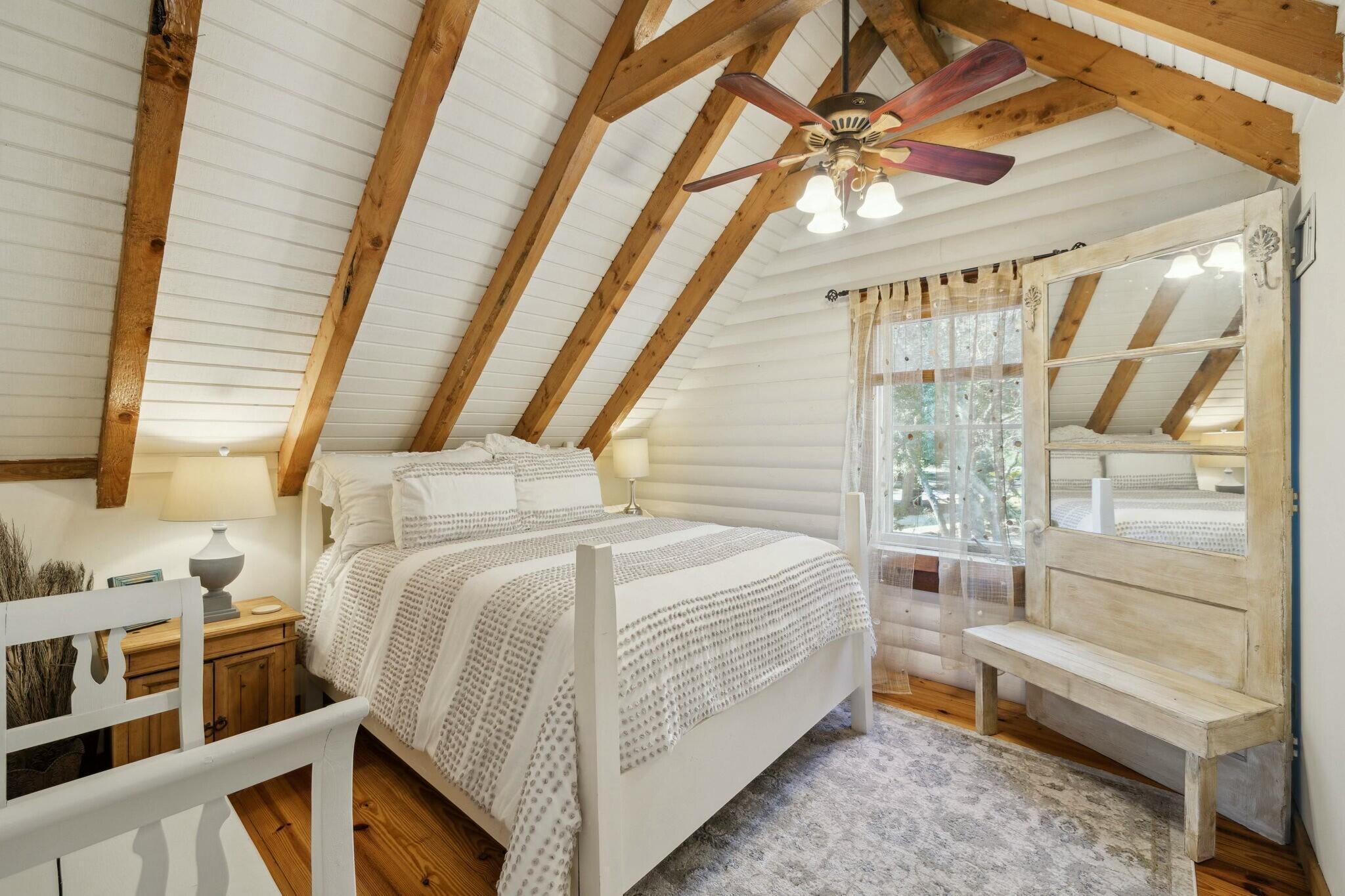 LOT 4 COUNTRY CABINS PHASE II PB 7-19 OR 1050-207 OR 2479-565 OR 2601-2321 OR 2942-4233 - Residential