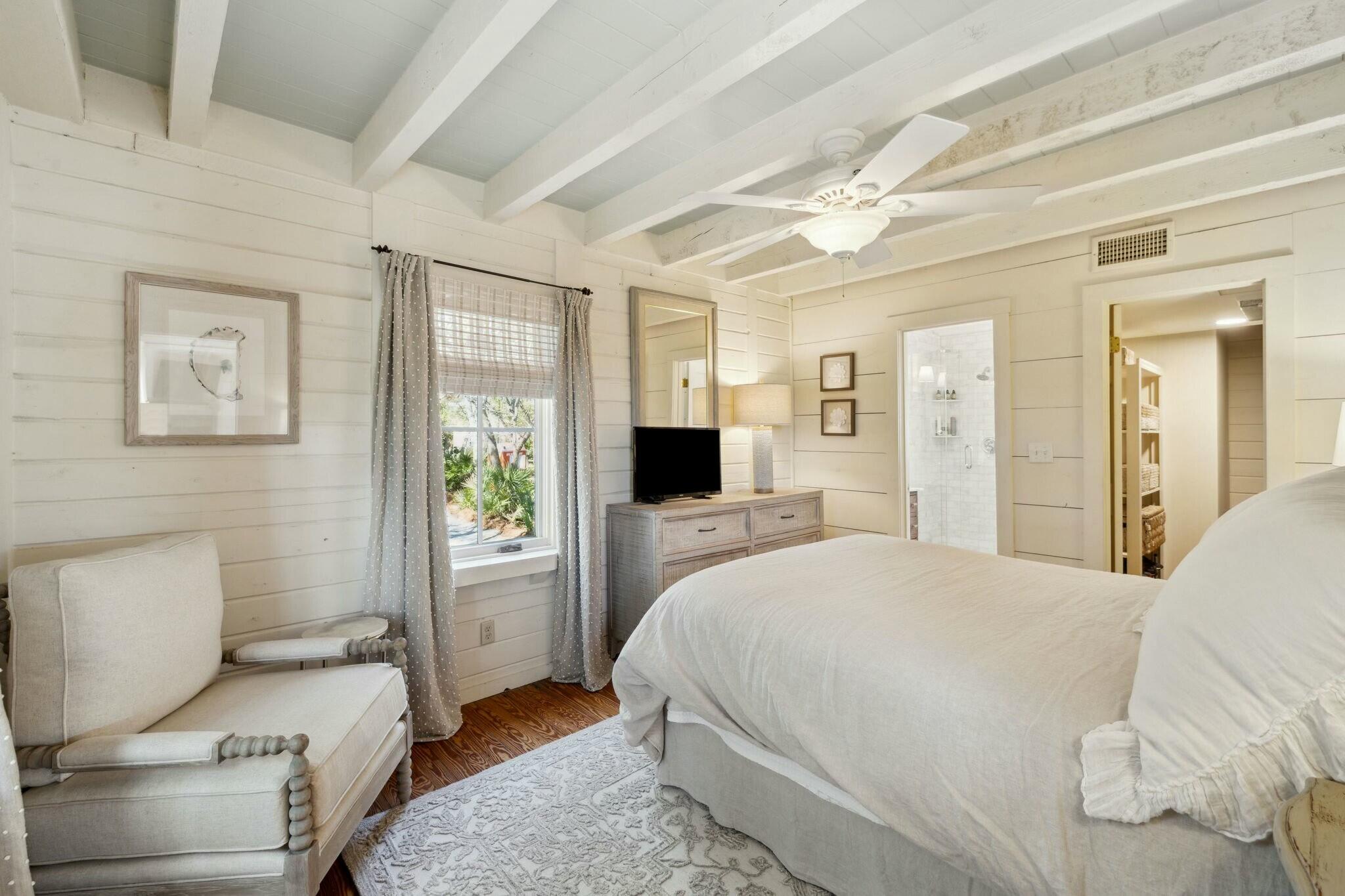 LOT 4 COUNTRY CABINS PHASE II PB 7-19 OR 1050-207 OR 2479-565 OR 2601-2321 OR 2942-4233 - Residential