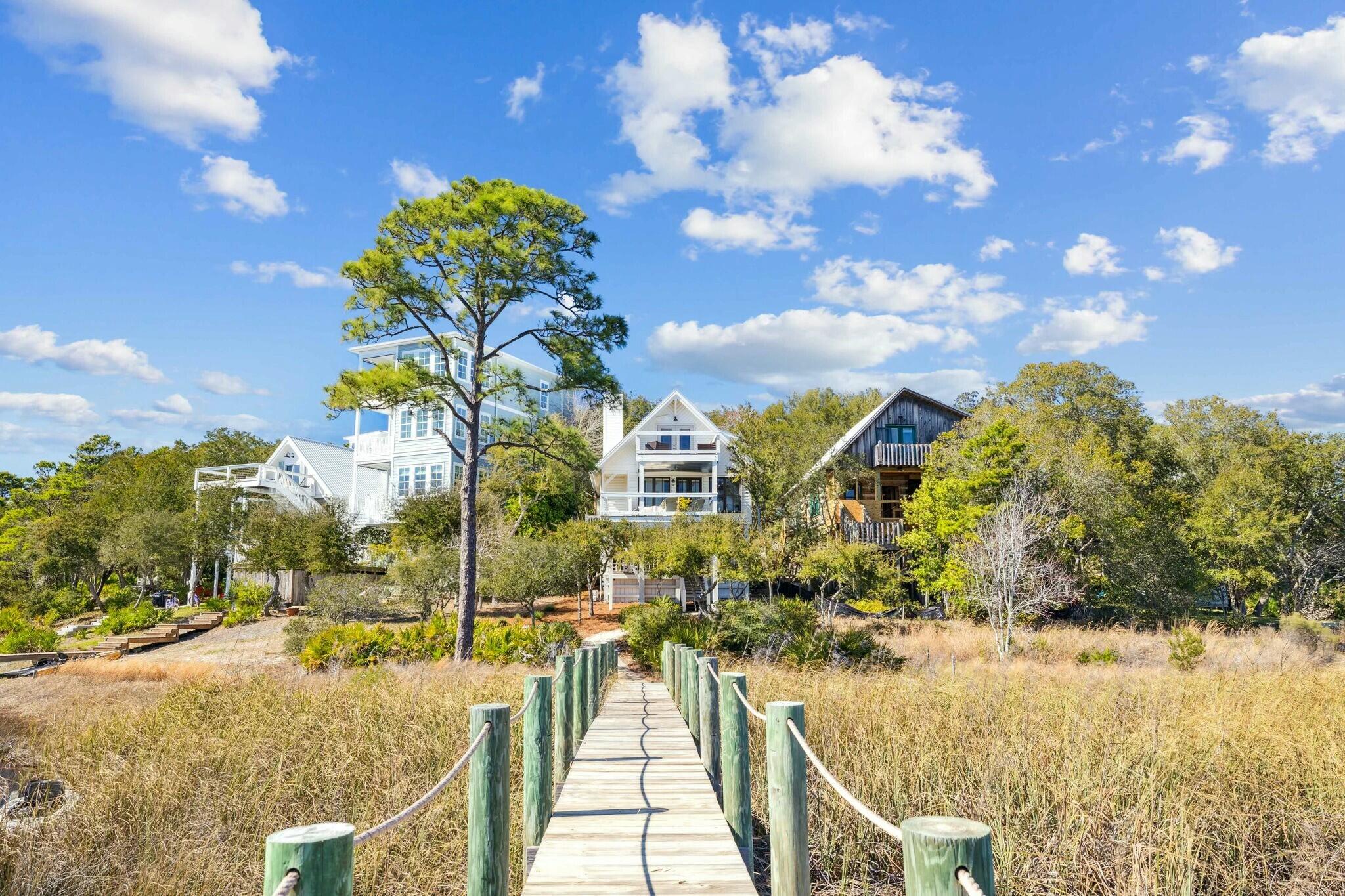 LOT 4 COUNTRY CABINS PHASE II PB 7-19 OR 1050-207 OR 2479-565 OR 2601-2321 OR 2942-4233 - Residential
