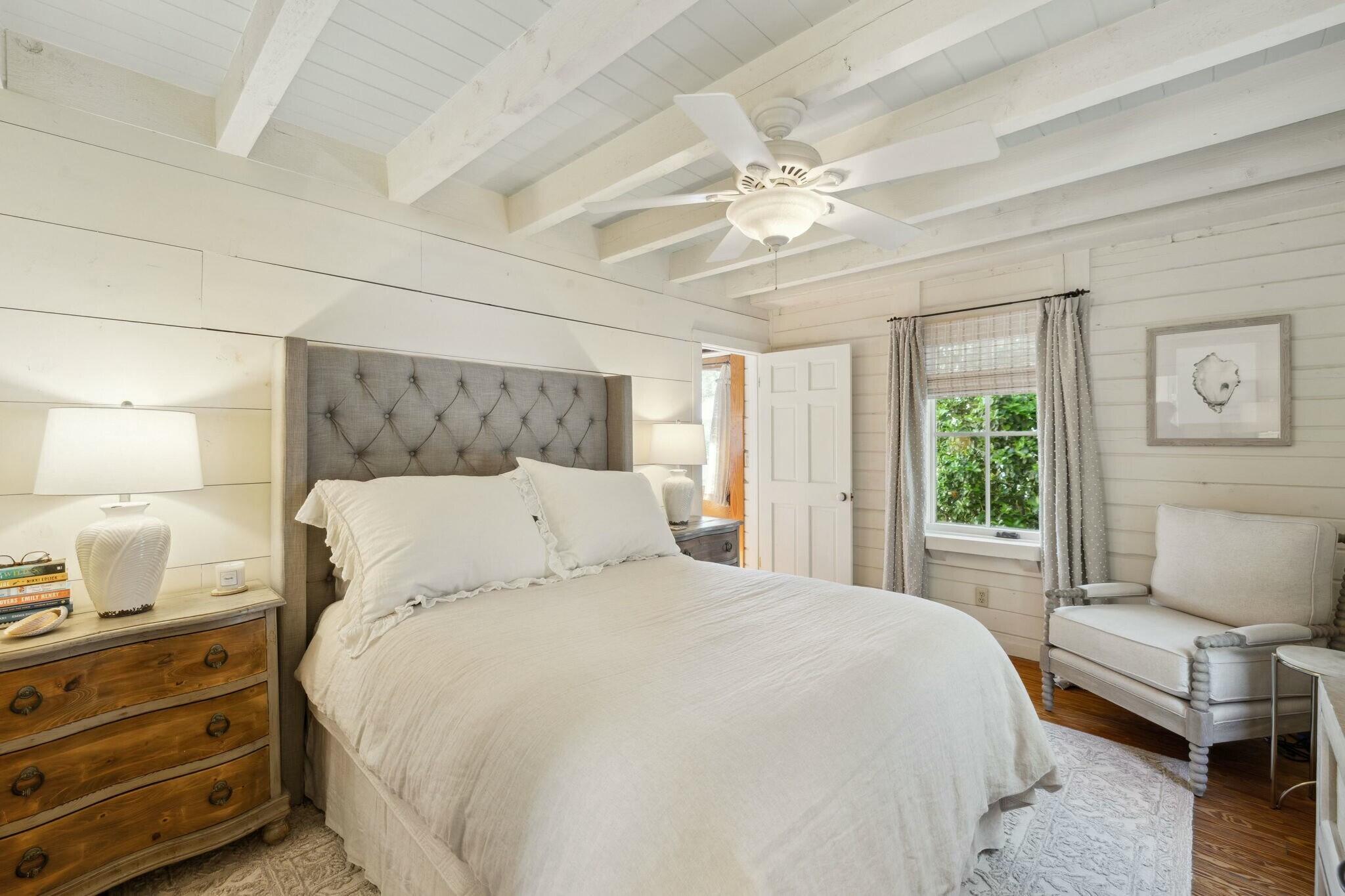 LOT 4 COUNTRY CABINS PHASE II PB 7-19 OR 1050-207 OR 2479-565 OR 2601-2321 OR 2942-4233 - Residential