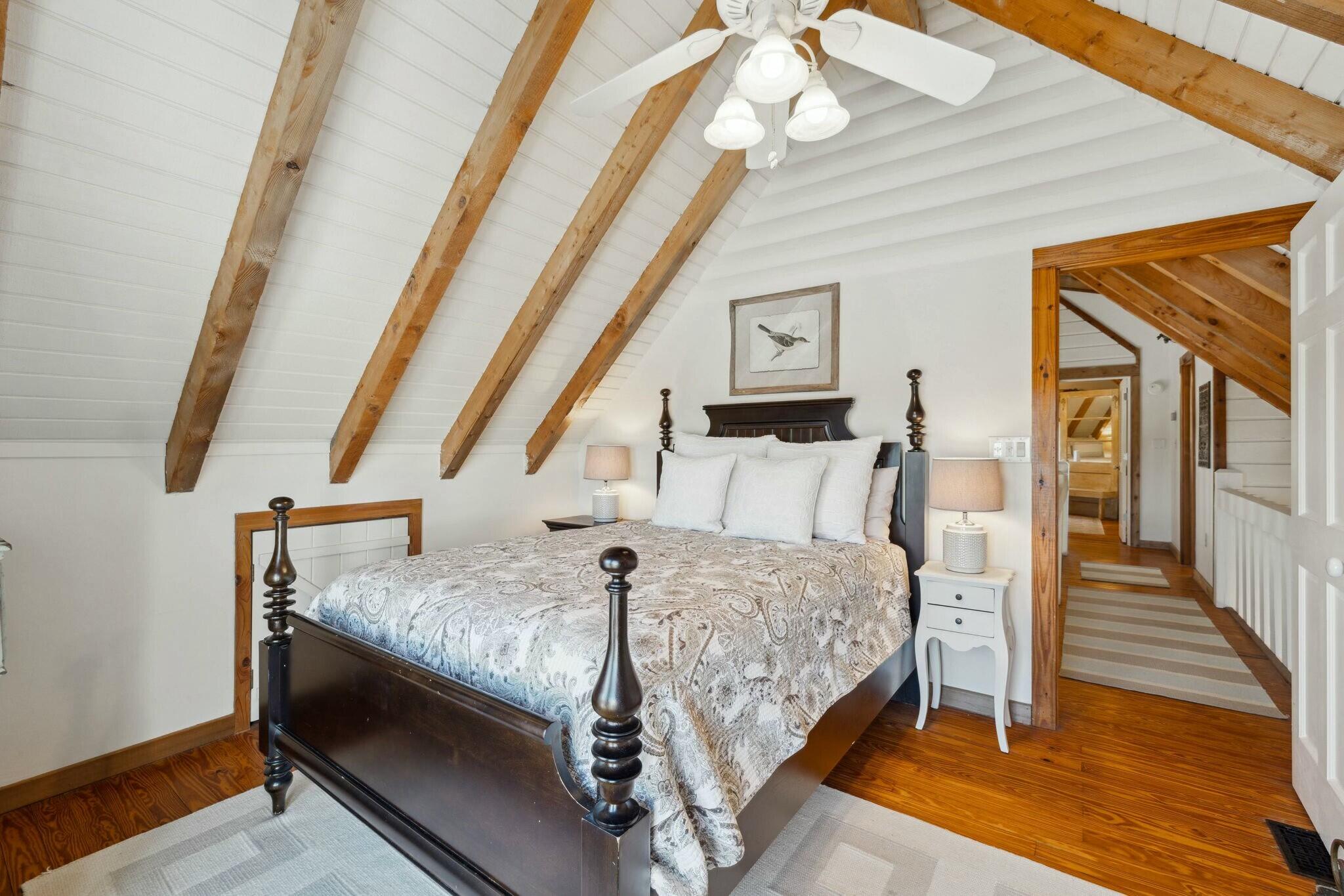 LOT 4 COUNTRY CABINS PHASE II PB 7-19 OR 1050-207 OR 2479-565 OR 2601-2321 OR 2942-4233 - Residential