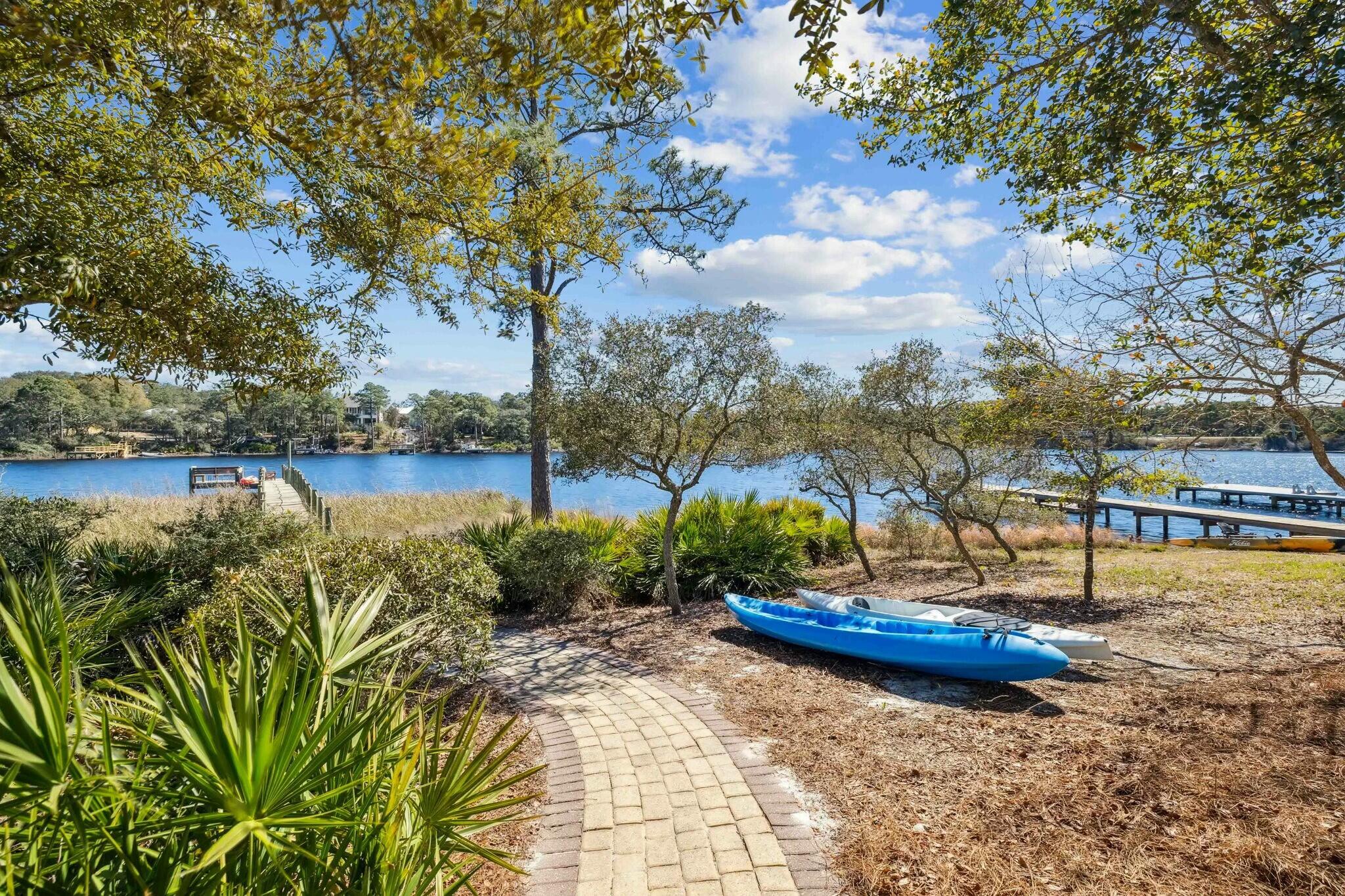LOT 4 COUNTRY CABINS PHASE II PB 7-19 OR 1050-207 OR 2479-565 OR 2601-2321 OR 2942-4233 - Residential
