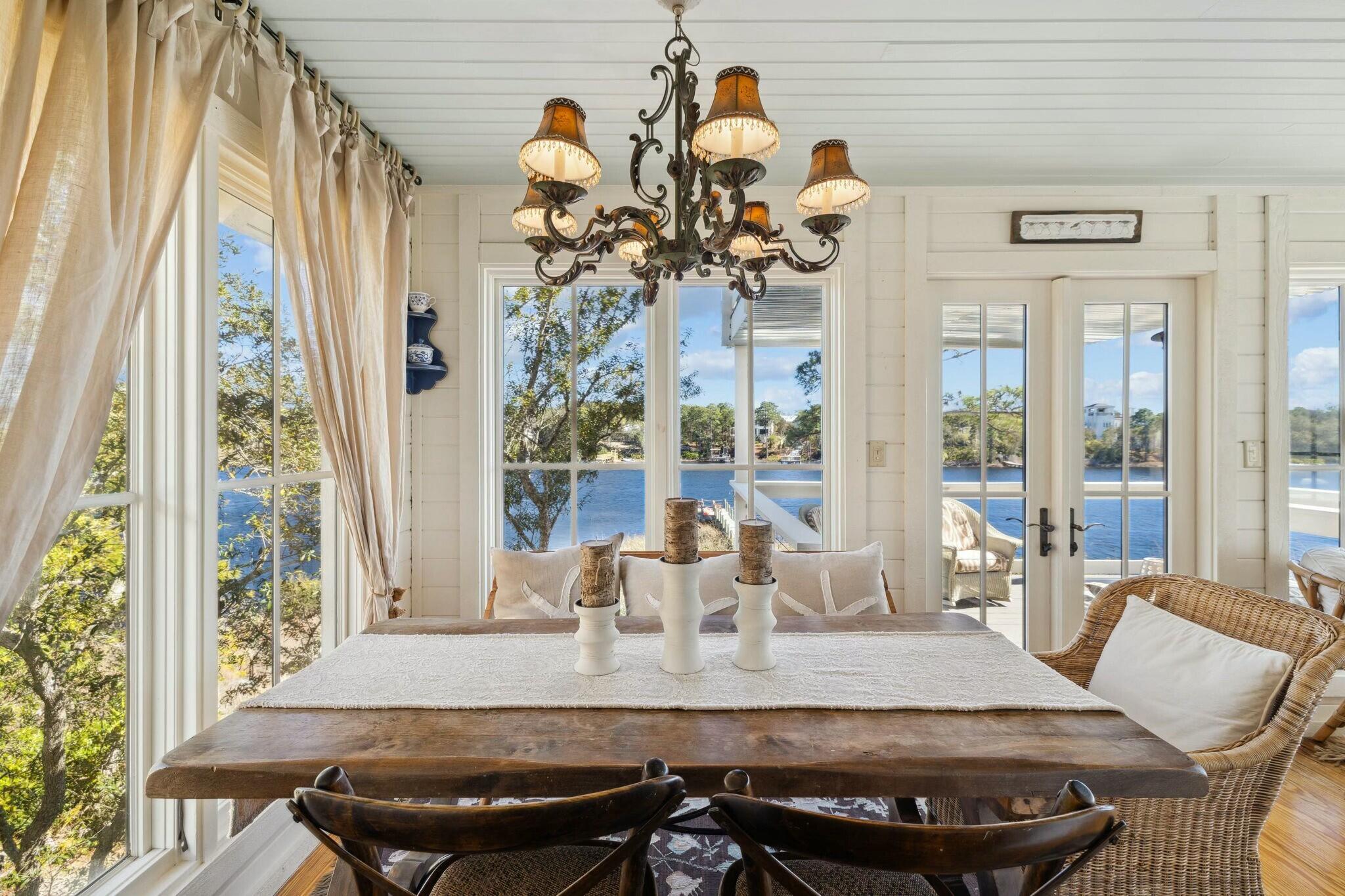 LOT 4 COUNTRY CABINS PHASE II PB 7-19 OR 1050-207 OR 2479-565 OR 2601-2321 OR 2942-4233 - Residential