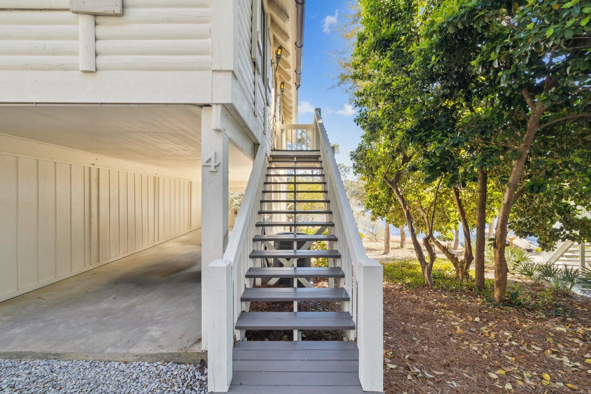 LOT 4 COUNTRY CABINS PHASE II PB 7-19 OR 1050-207 OR 2479-565 OR 2601-2321 OR 2942-4233 - Residential