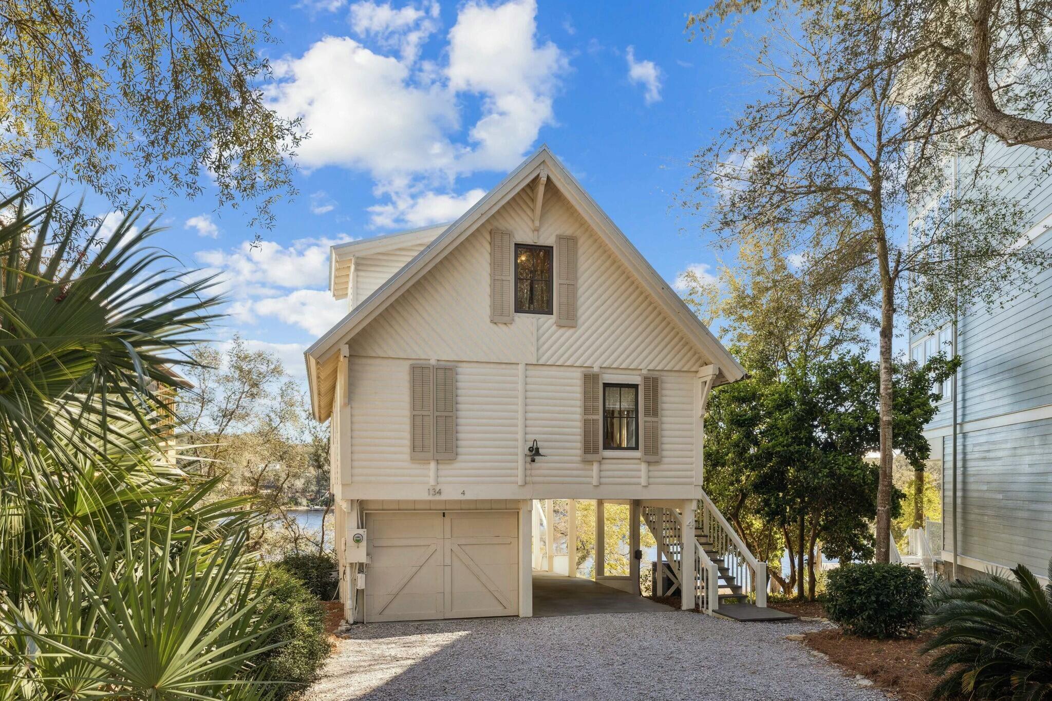 LOT 4 COUNTRY CABINS PHASE II PB 7-19 OR 1050-207 OR 2479-565 OR 2601-2321 OR 2942-4233 - Residential