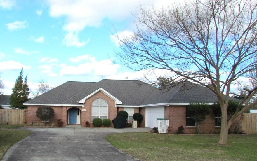 A MUST SEE WITH BEAUTIFUL ARCHED WALLS ACCENTING A CATHEDRAL CEILING, AN EXPANSIVE KITCHEN WITH EAT AT CENTER ISLAND, A BIG (24X11)FLORIDA ROOM, AND A (25X13) SWIMMING POOL FOR THE ENTIRE FAMILY TO ENJOY! THE HOME HAS BEAUTIFUL LIGHT FIXTURES AND CEILING FANS THROUGHOUT, WITH CERAMIC TILE IN ALL LIVING AREAS. A CUSTOM BUILT ENTERTAINMENT CENTER AND GAS FIREPLACE ADORN THE SPACIOUS LIVING ROOM. THE KITCHEN, ALSO HAS A LIGHT AND AIRY NOOK WITH CUSTOM BUILT SEATING. IN ADDITION, THE UTILITY ROOM OFFERS AMAZING SPACE (20X5) WITH CUSTOM FEATURES OF IT'S OWN. COMPLIMENT ALL THIS WITH WITH A BEAUTIFULLY LANDSCAPED AND FULLY FENCED BACKYARD.Owner will consider pet with $255 non- refundable pet fee.Owner pays for professional lawn care and pool service so you have the week ends OFF!!! Available now