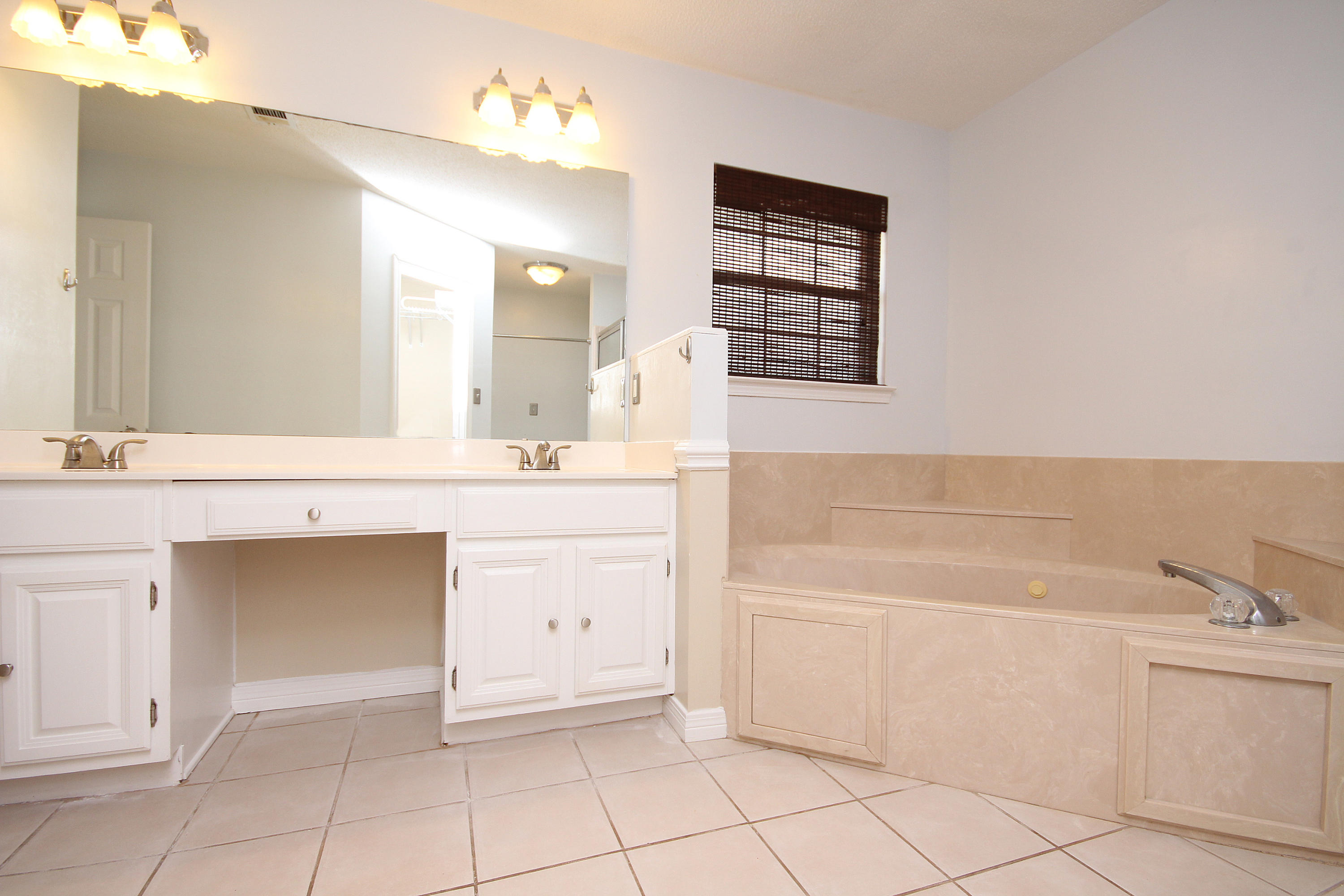 BRISTOL PARK - Residential Lease