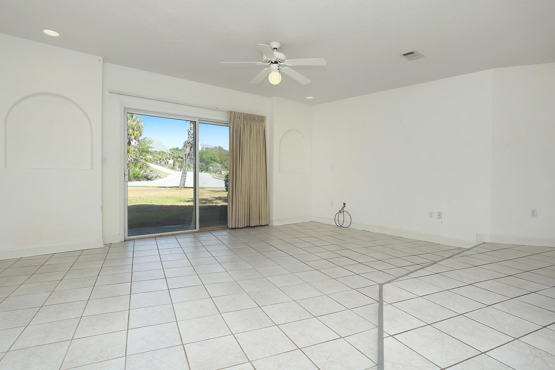 PELICAN PLACE T/H WEST - Residential