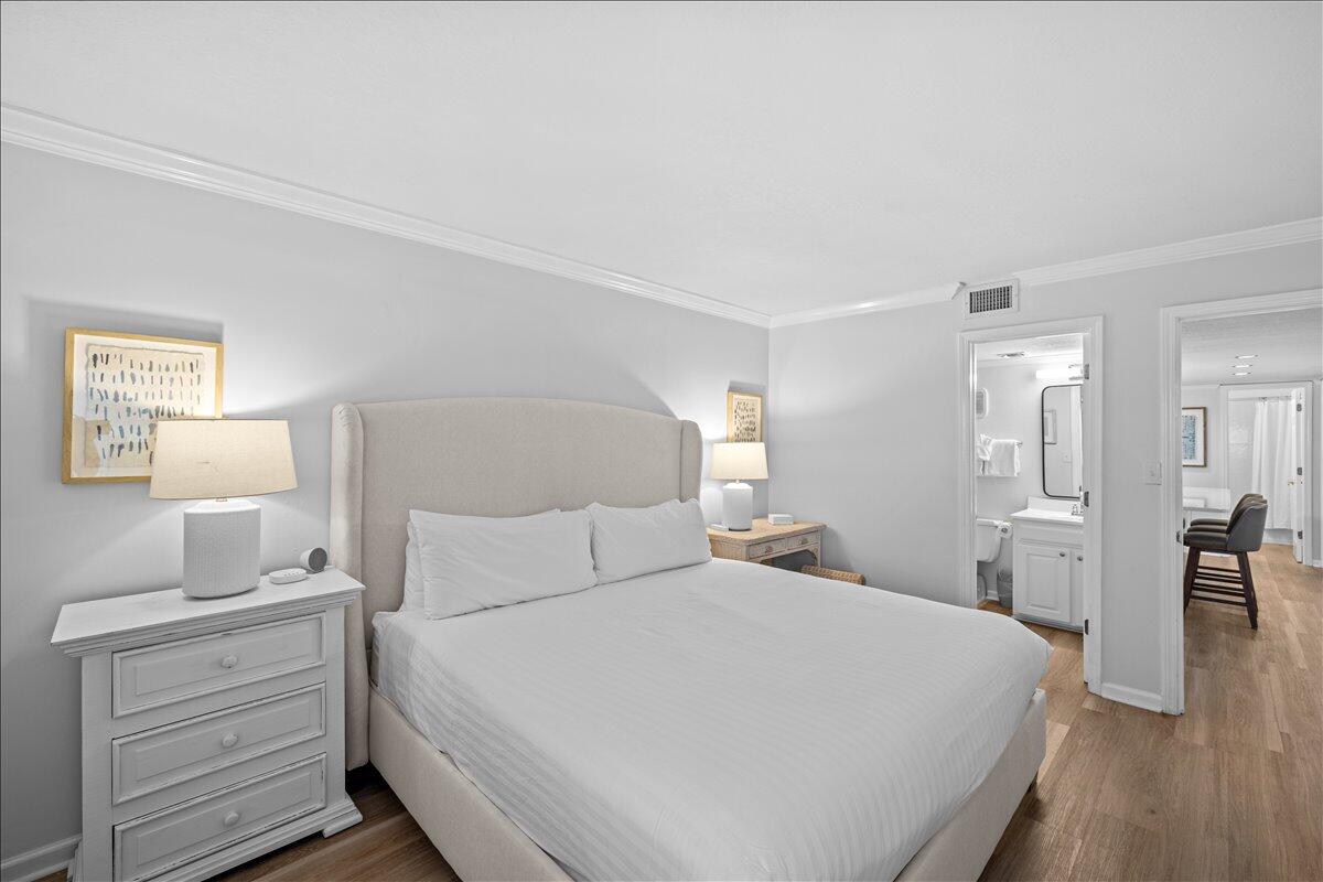 HOLIDAY SURF & RACQUET CLUB - Residential