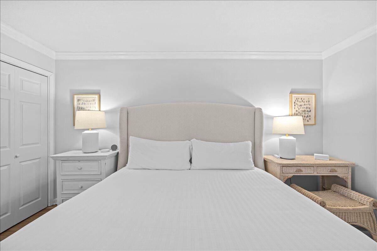 HOLIDAY SURF & RACQUET CLUB - Residential