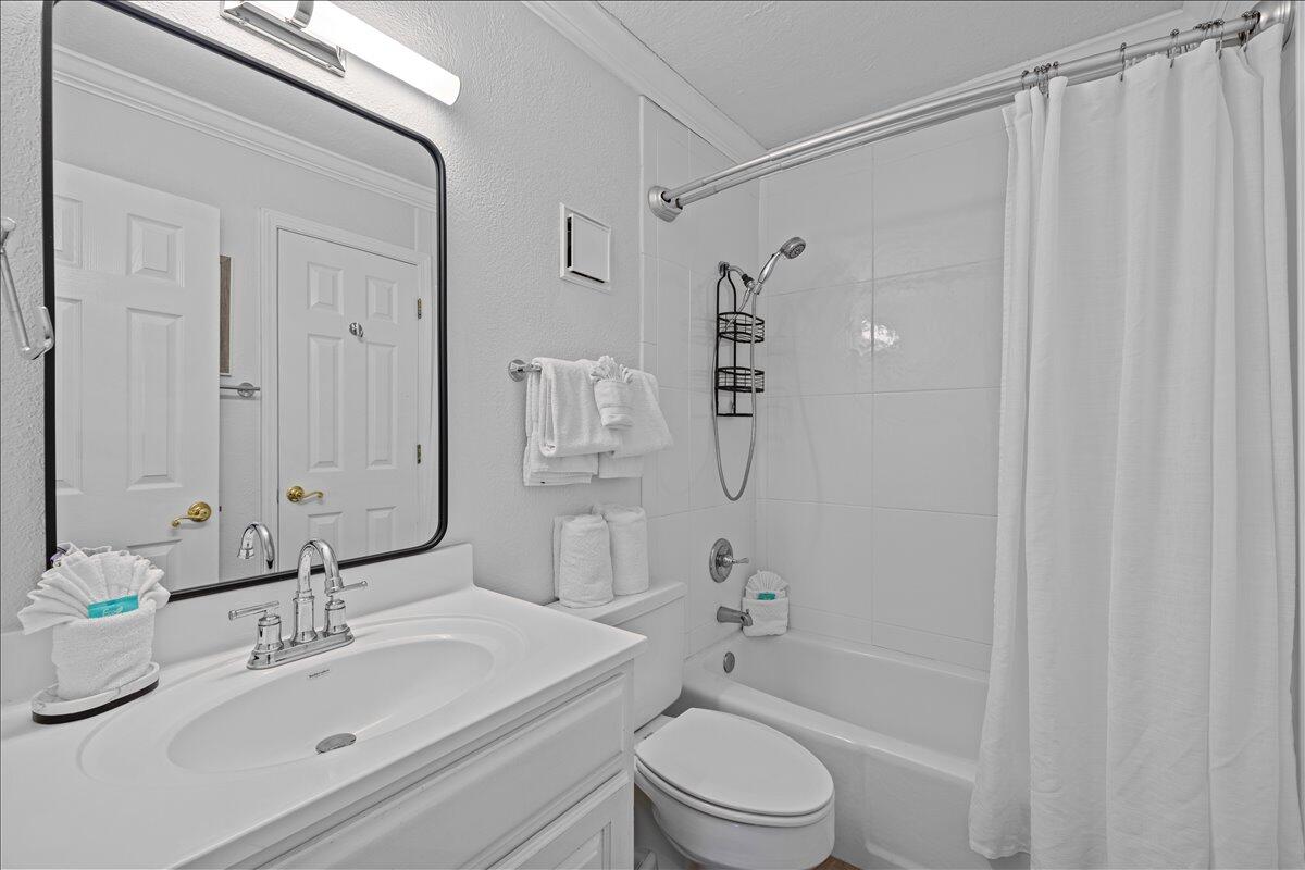 HOLIDAY SURF & RACQUET CLUB - Residential