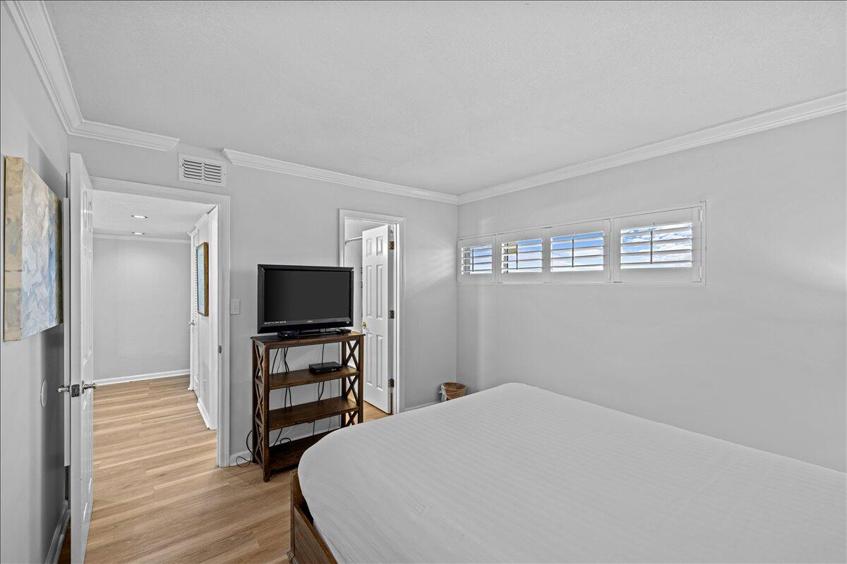 HOLIDAY SURF & RACQUET CLUB - Residential