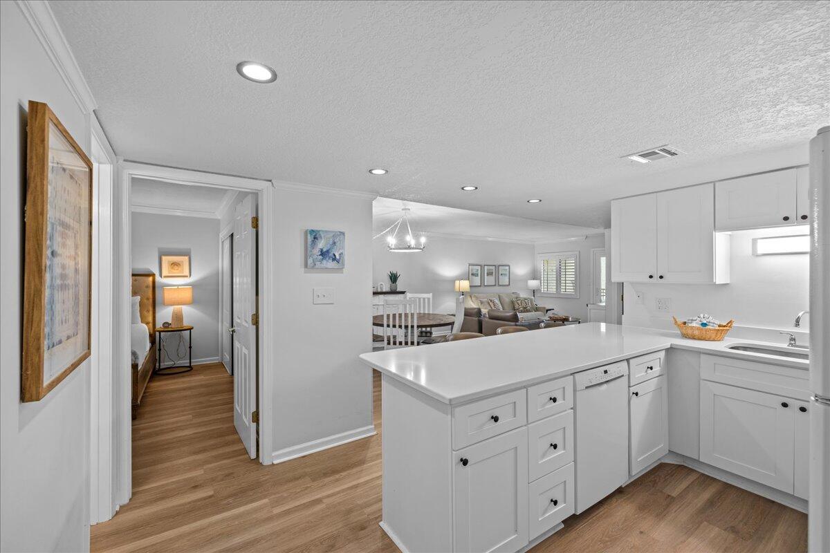 HOLIDAY SURF & RACQUET CLUB - Residential