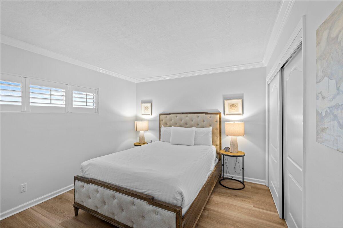 HOLIDAY SURF & RACQUET CLUB - Residential