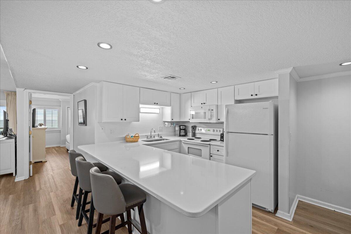 HOLIDAY SURF & RACQUET CLUB - Residential