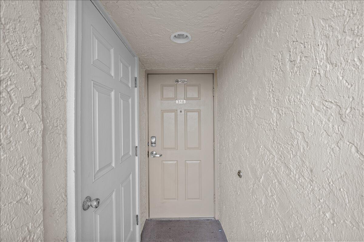 HOLIDAY SURF & RACQUET CLUB - Residential