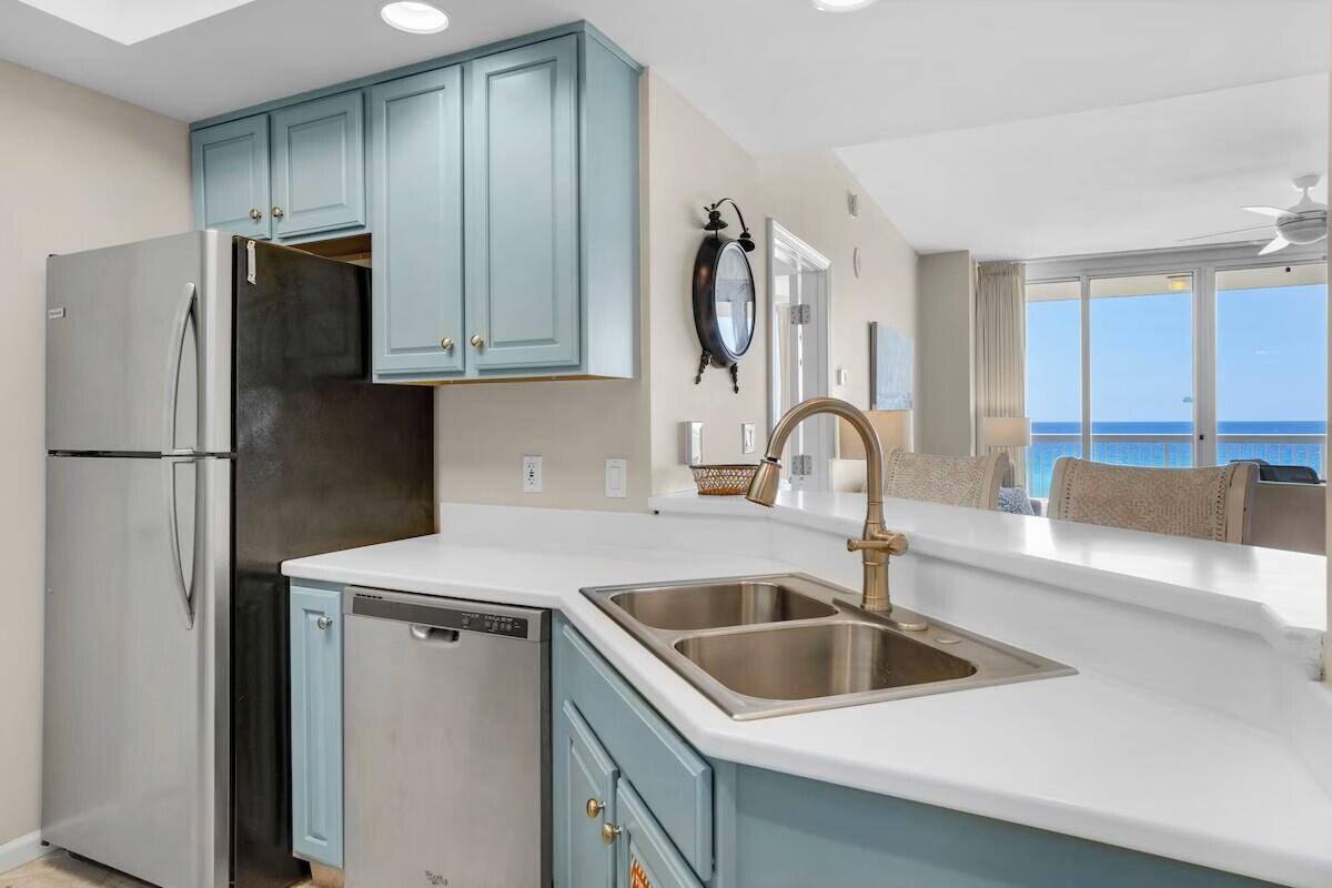 SILVER BEACH TOWERS EAST - Residential