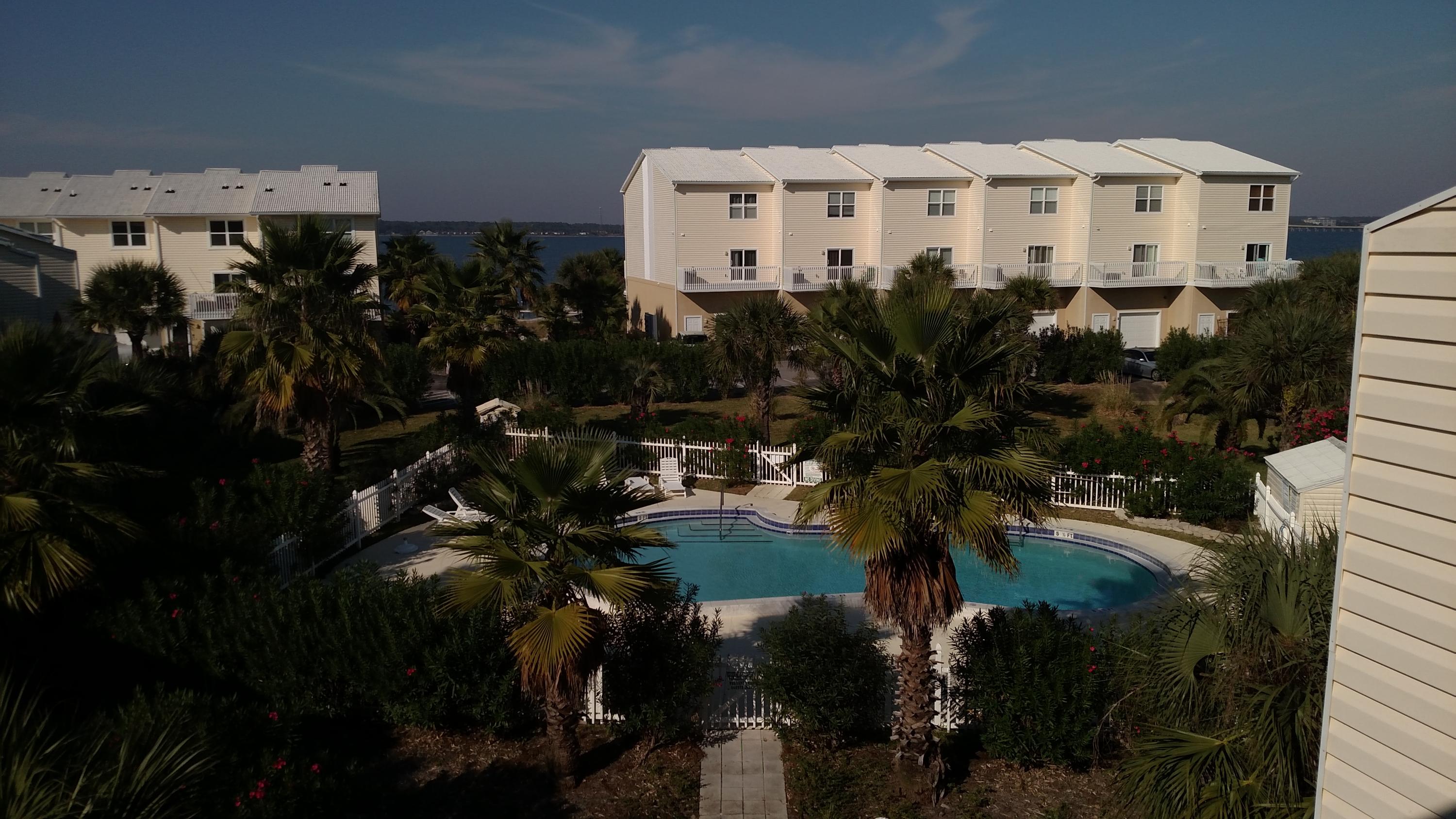 PARADISE POINT T/H - Residential