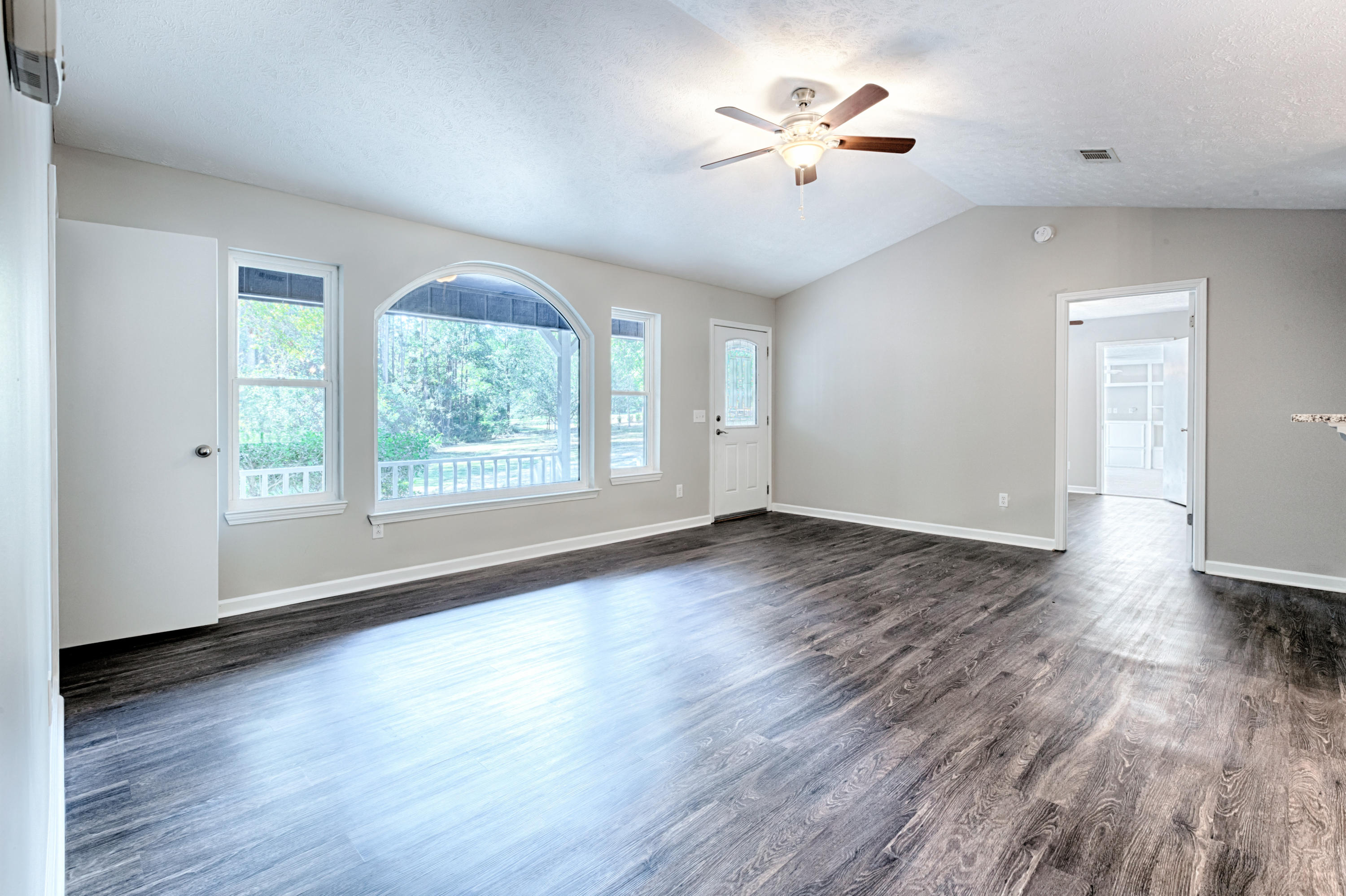 LANDINGS UNRECD THE - Residential