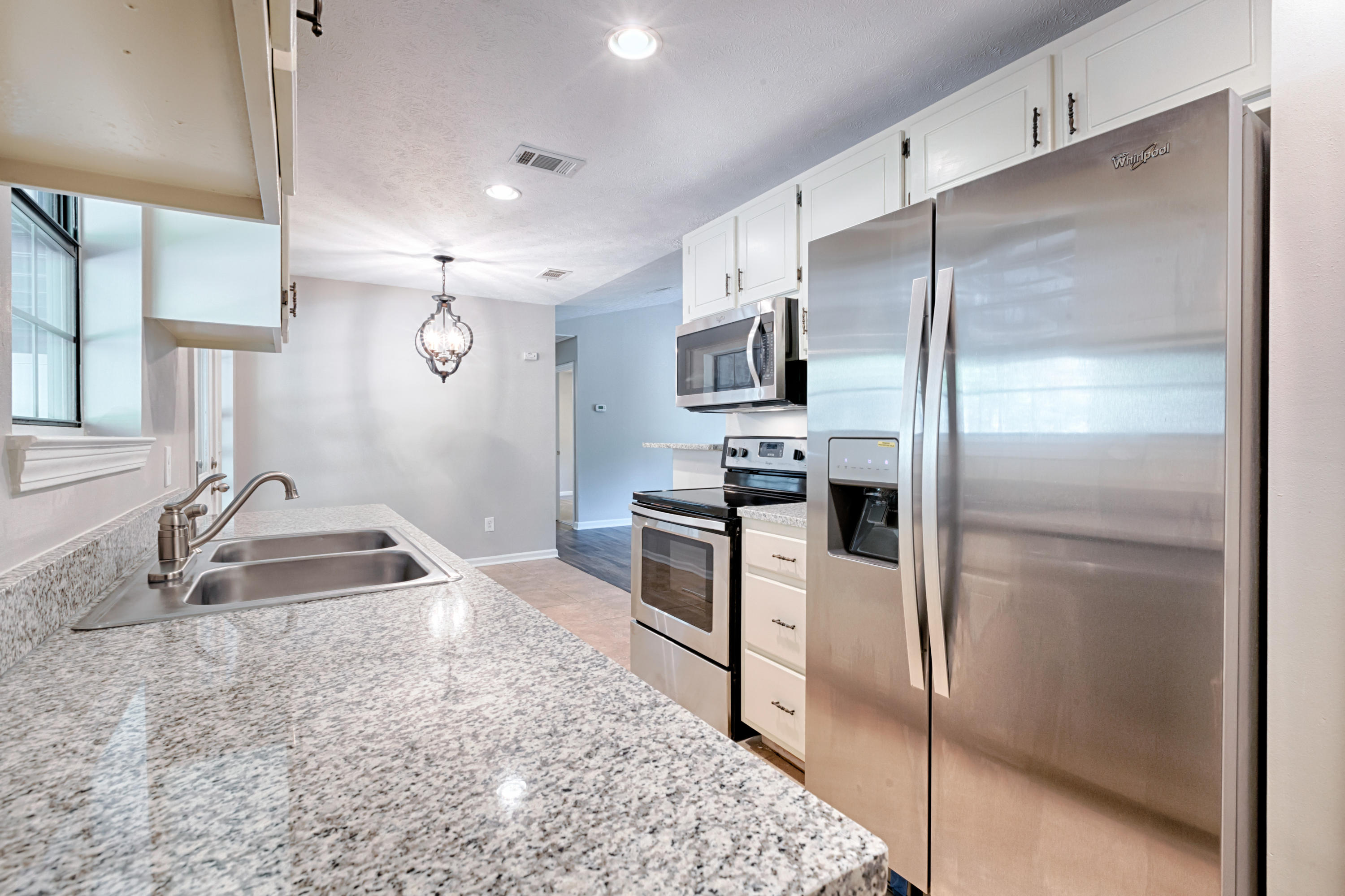 LANDINGS UNRECD THE - Residential