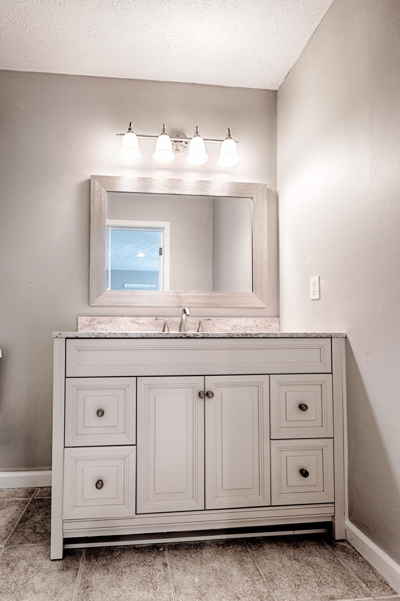 LANDINGS UNRECD THE - Residential